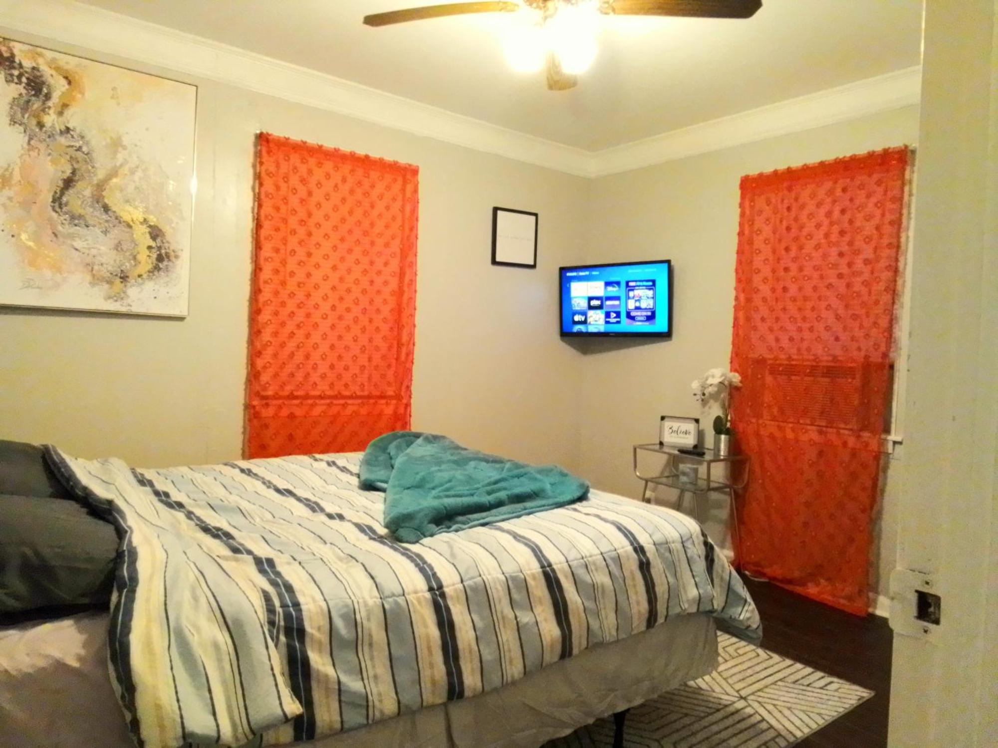 Cheeful, 2bed X 1bath Brick House Holiday home *