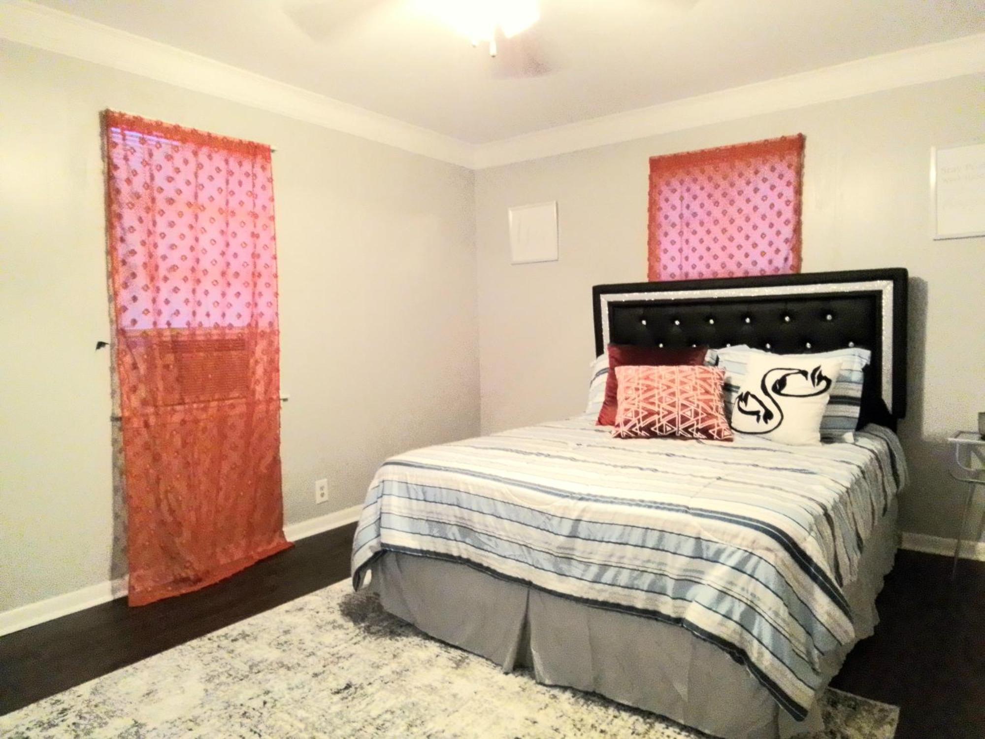 Holiday home Cheeful, 2bed X 1bath Brick House *