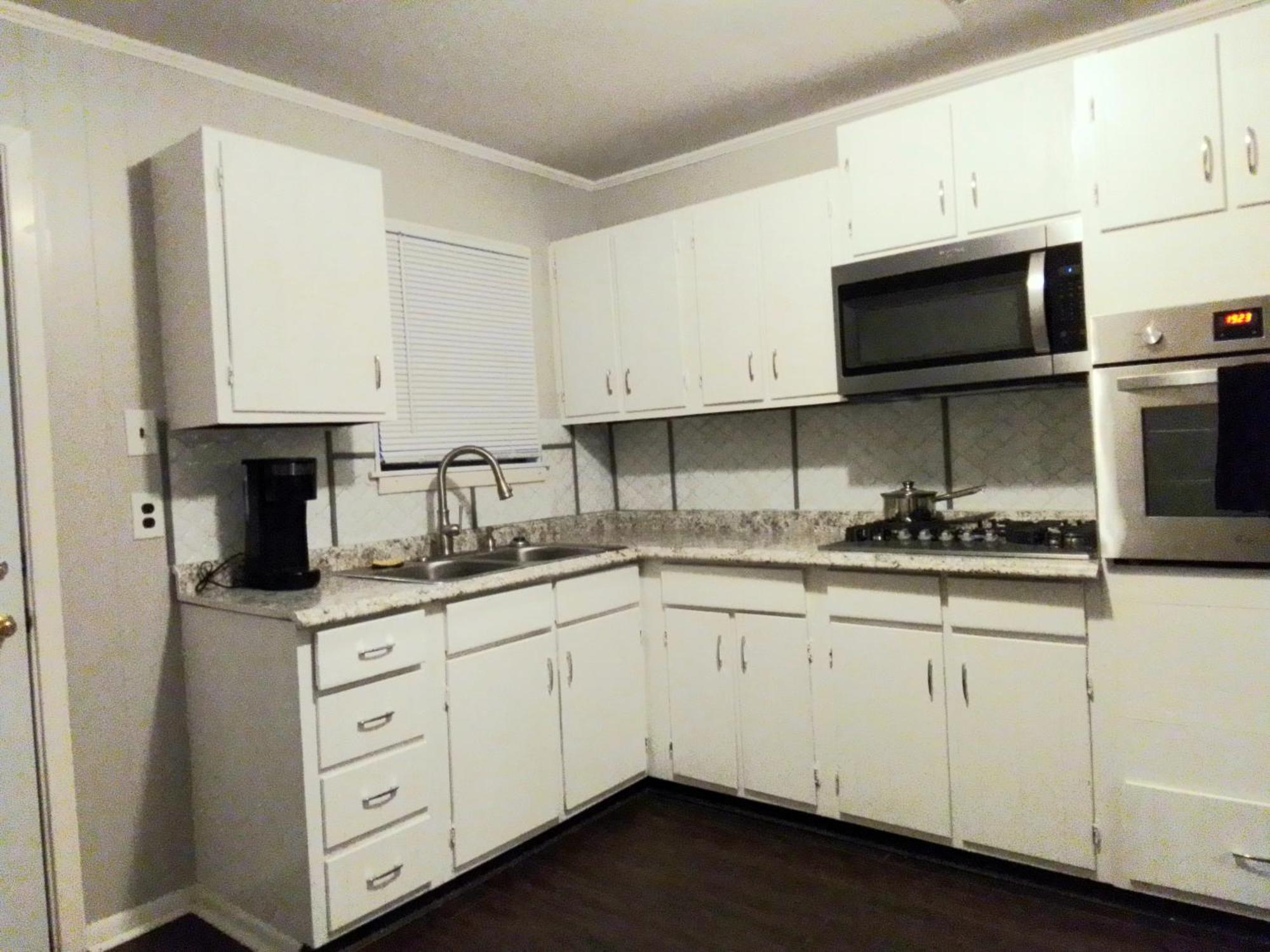 Cheeful, 2bed X 1bath Brick House *