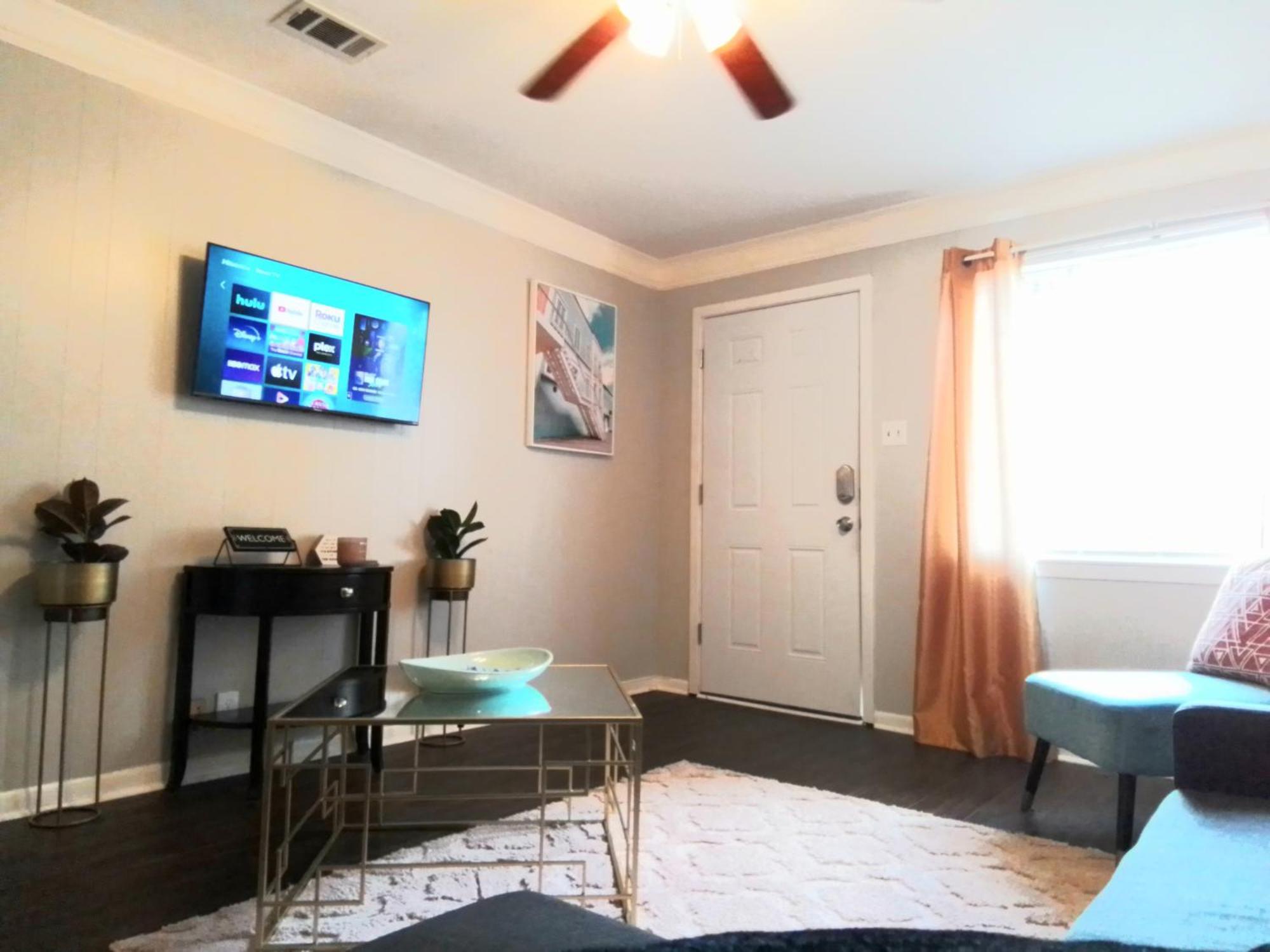 Cheeful, 2bed X 1bath Brick House New Orleans
