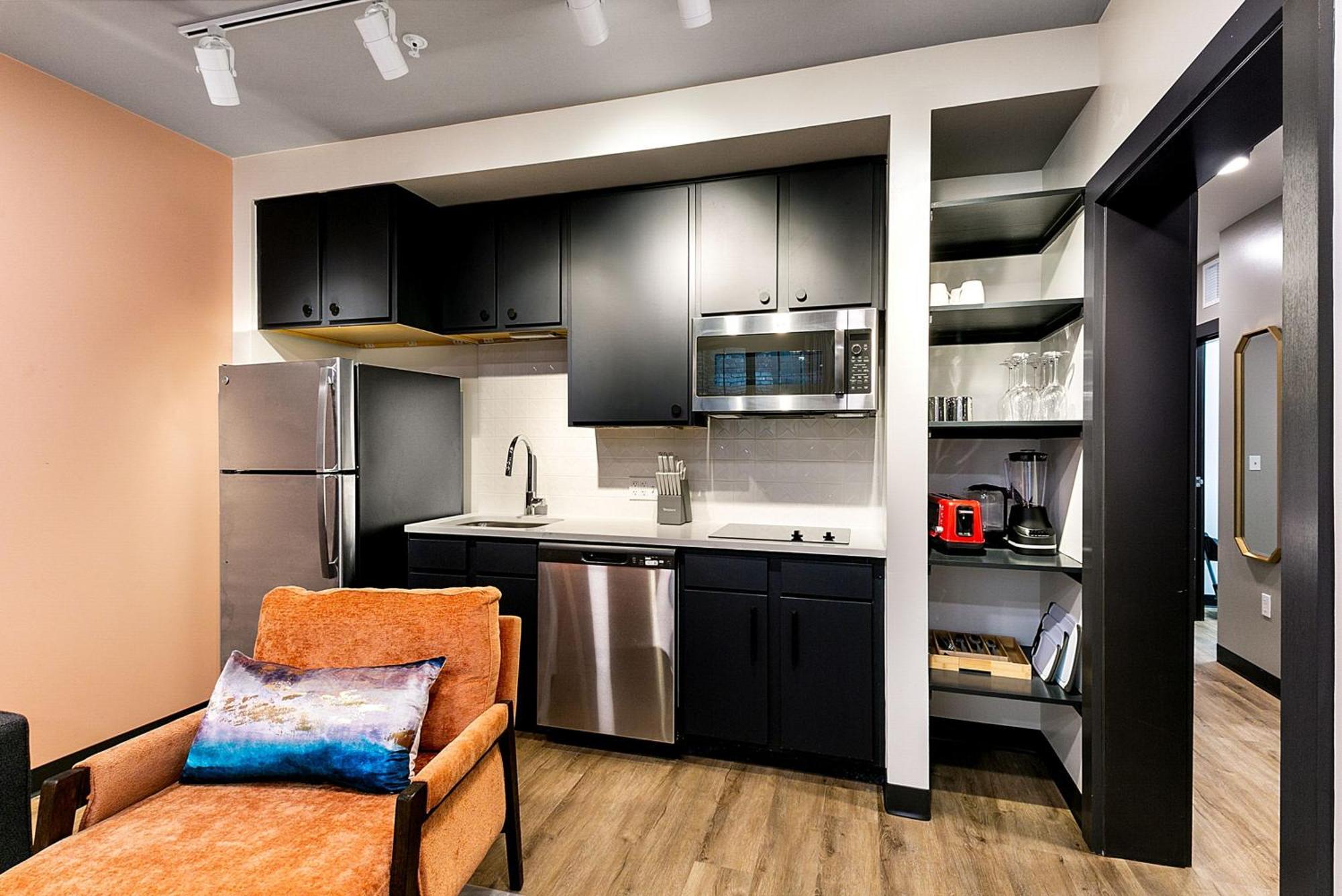 The Pelican By Hosteeva Apartment *