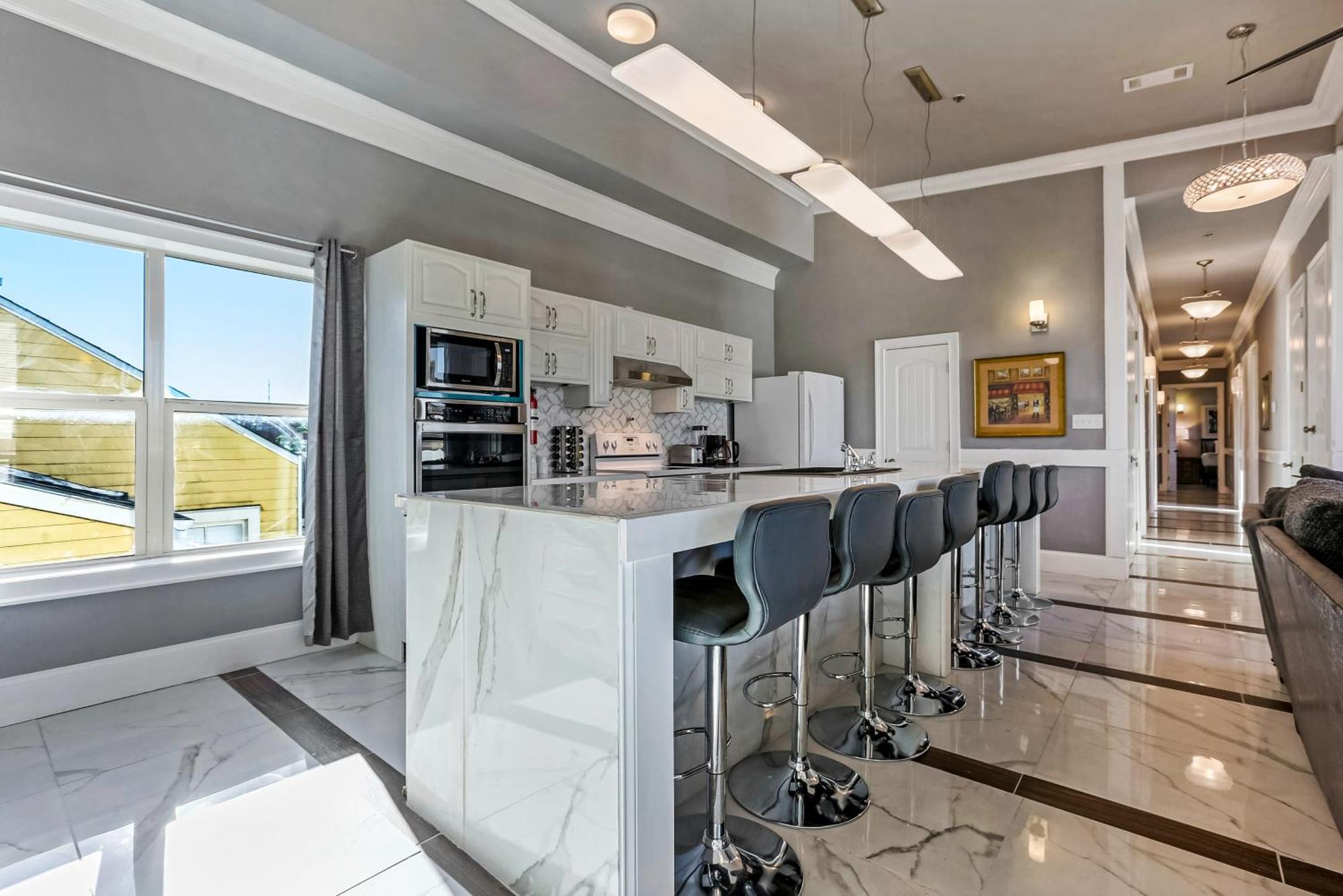 Apartment Stunning Near French Quarter *