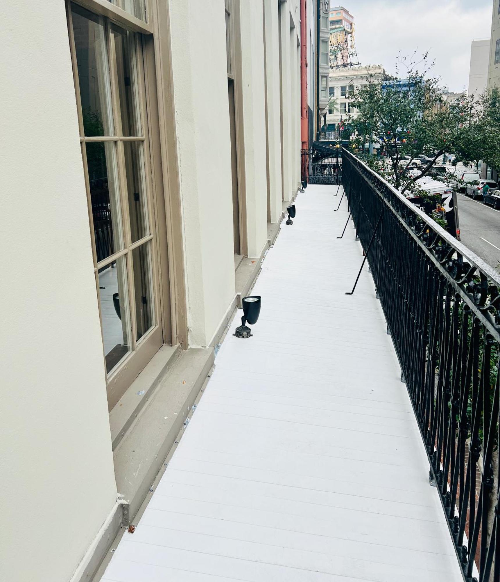 Entire W/ Party Rooftop - A Block Away From Parades Apartment