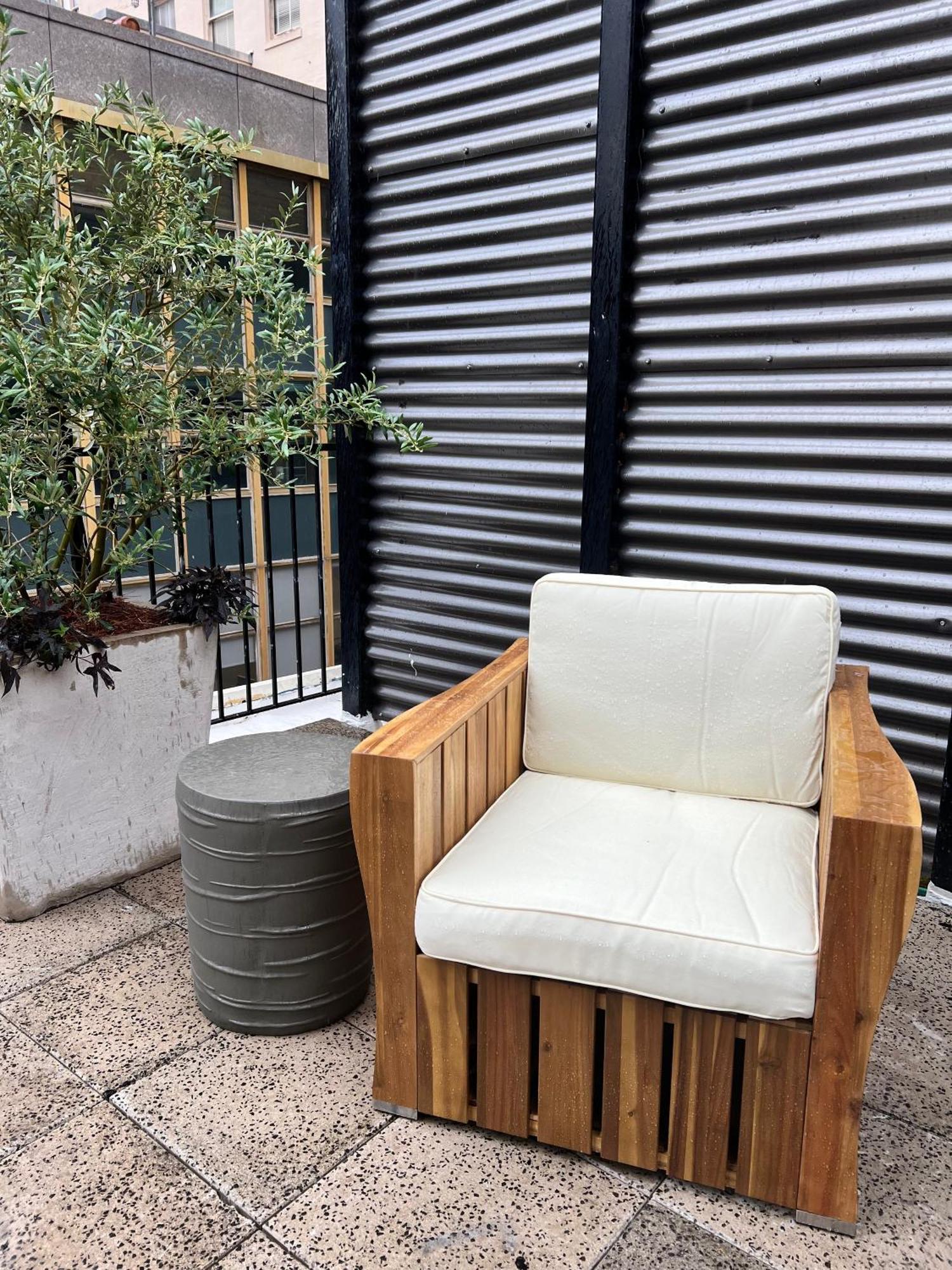 Apartment Entire W/ Party Rooftop - A Block Away From Parades *