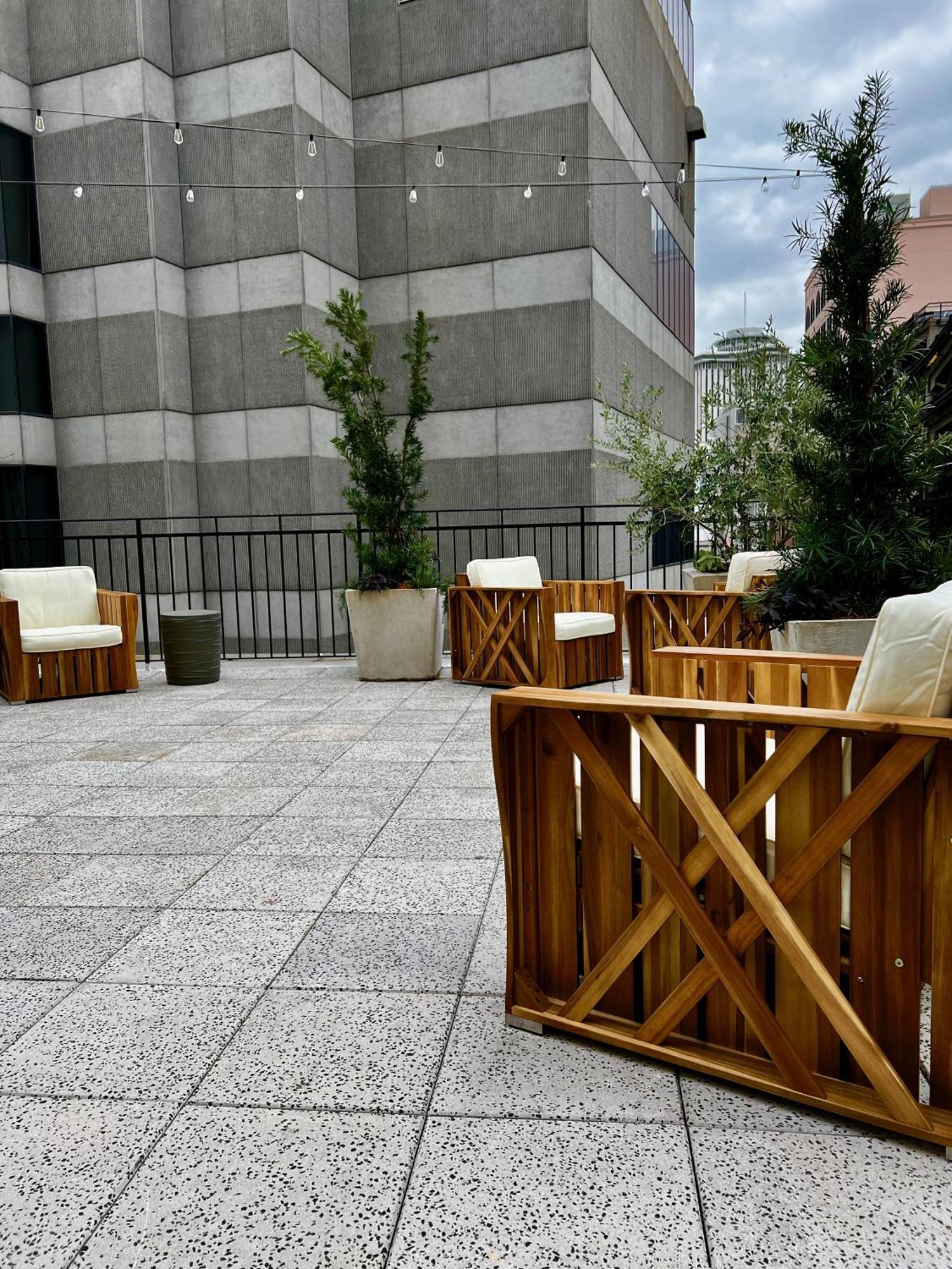 Entire W/ Party Rooftop - A Block Away From Parades *