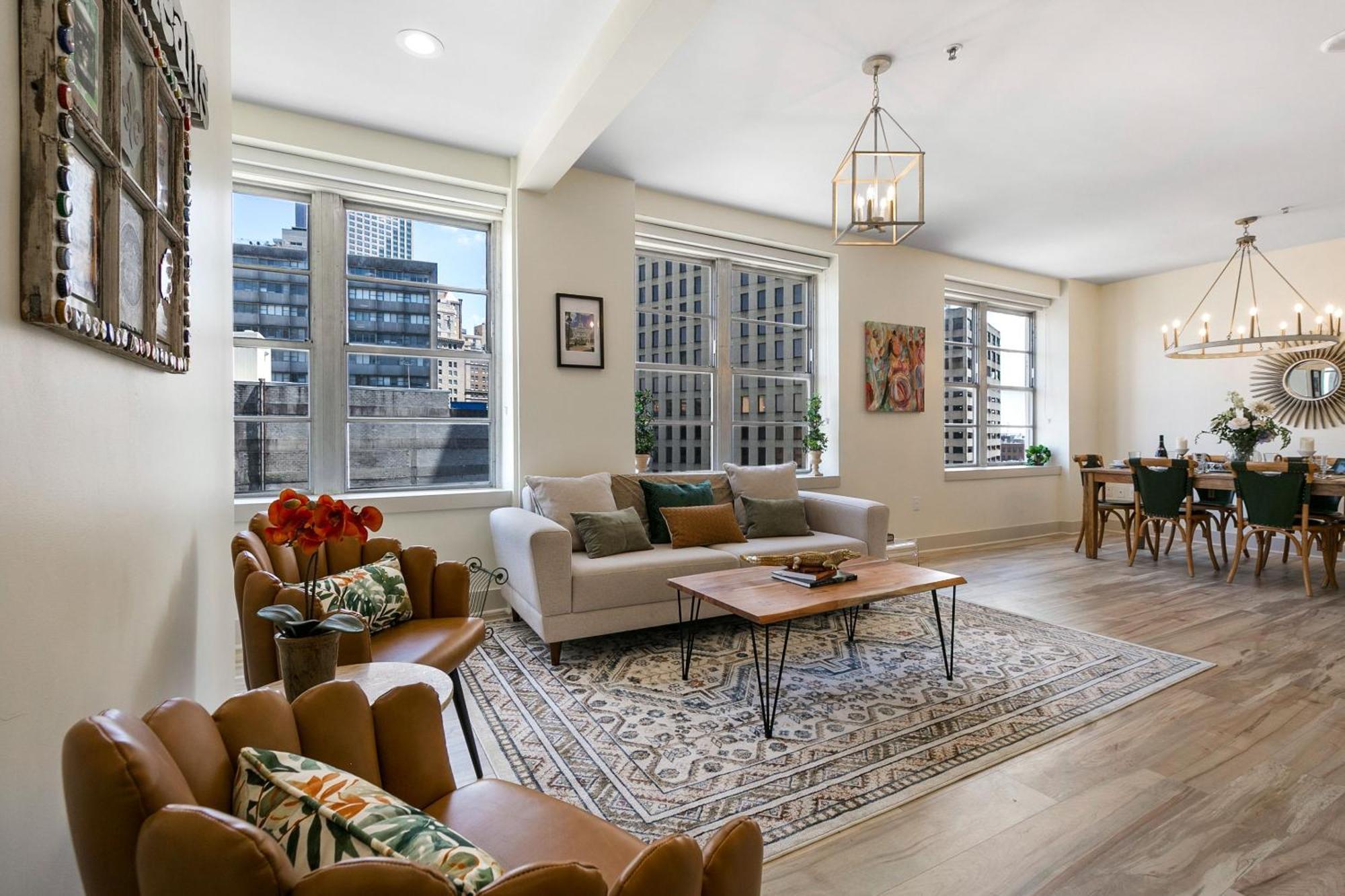 California Building By Hosteeva Apartment *