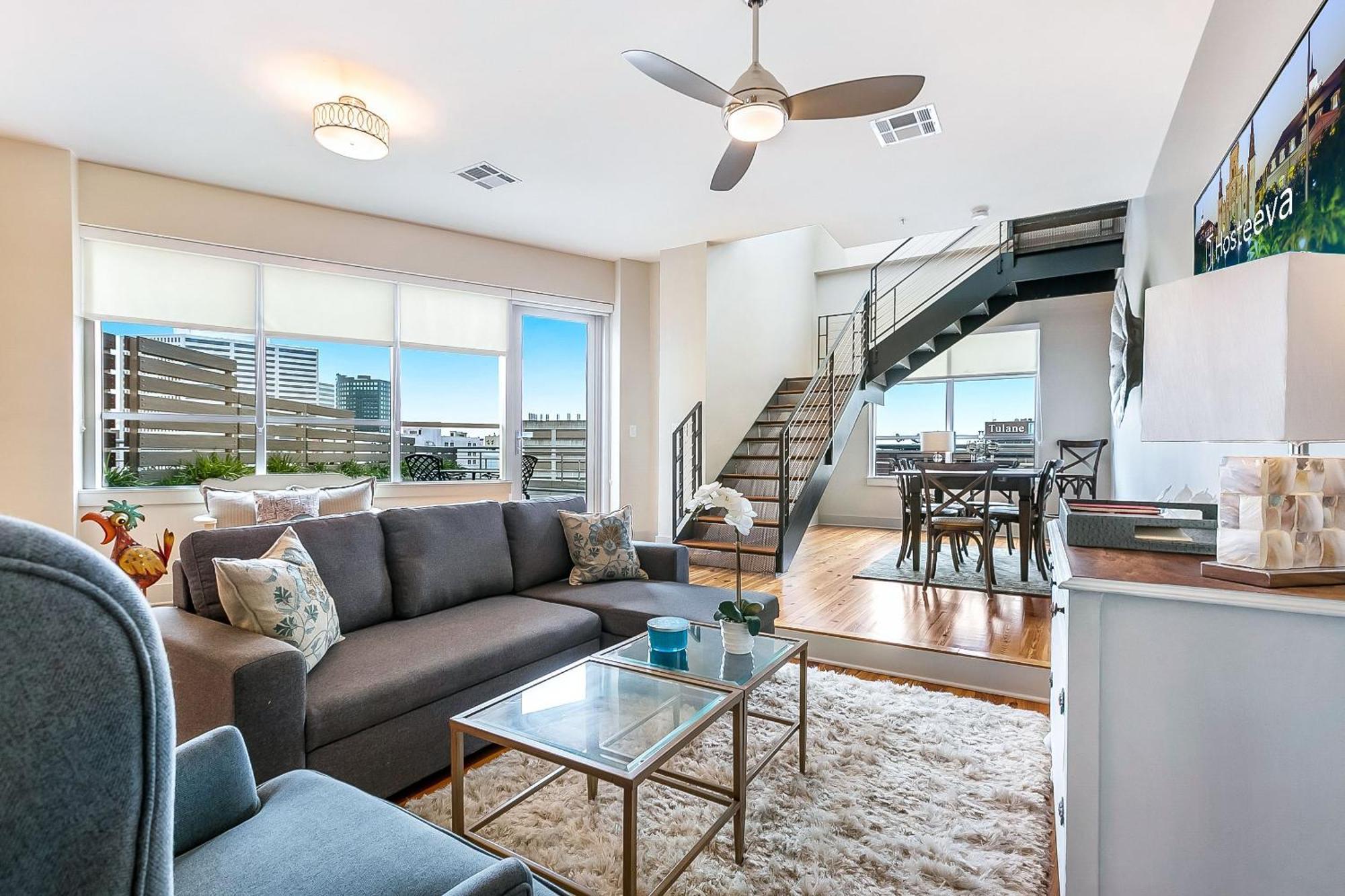 California Building By Hosteeva Apartment