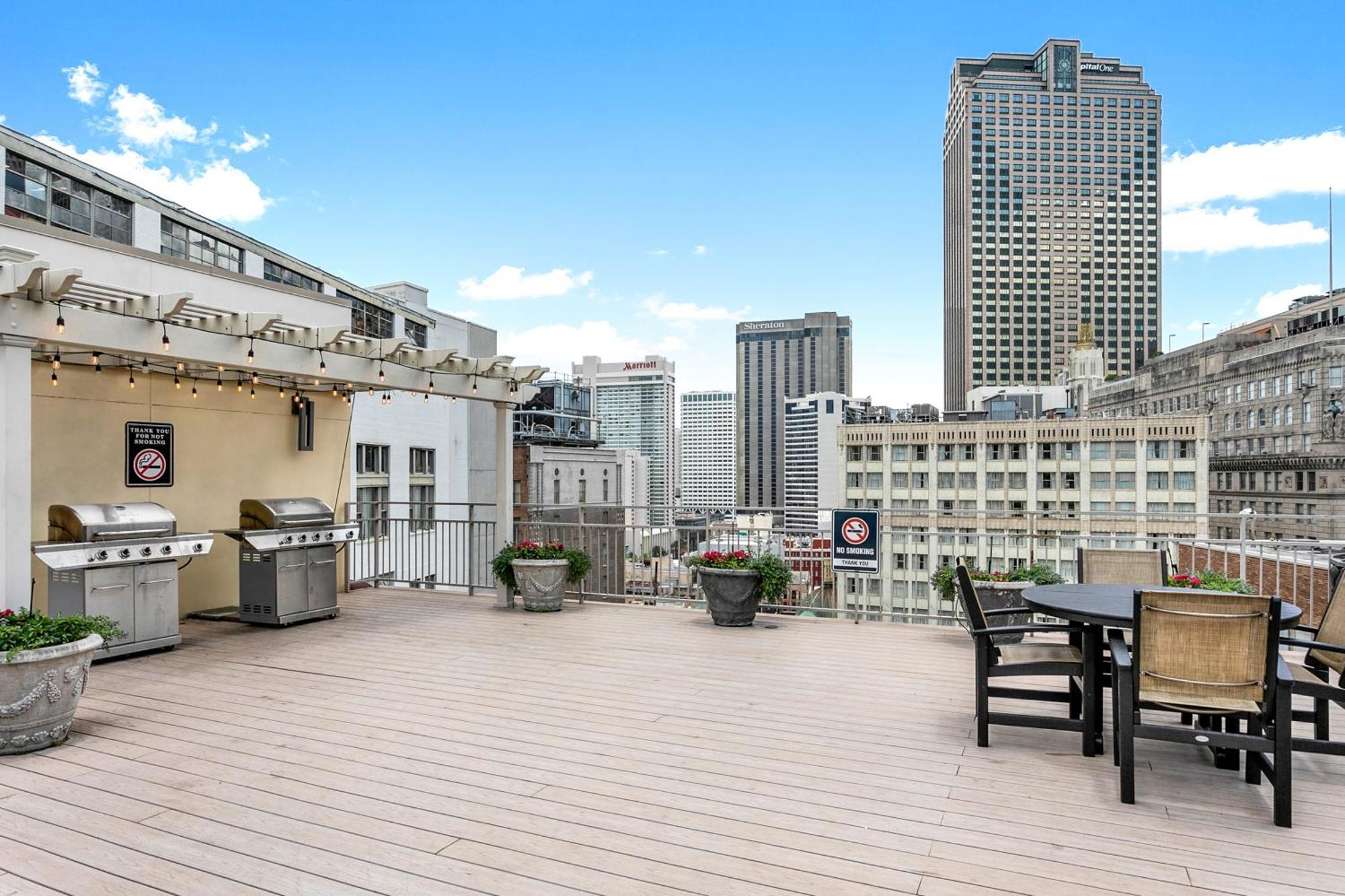 Spacious Modern Near French Quarter