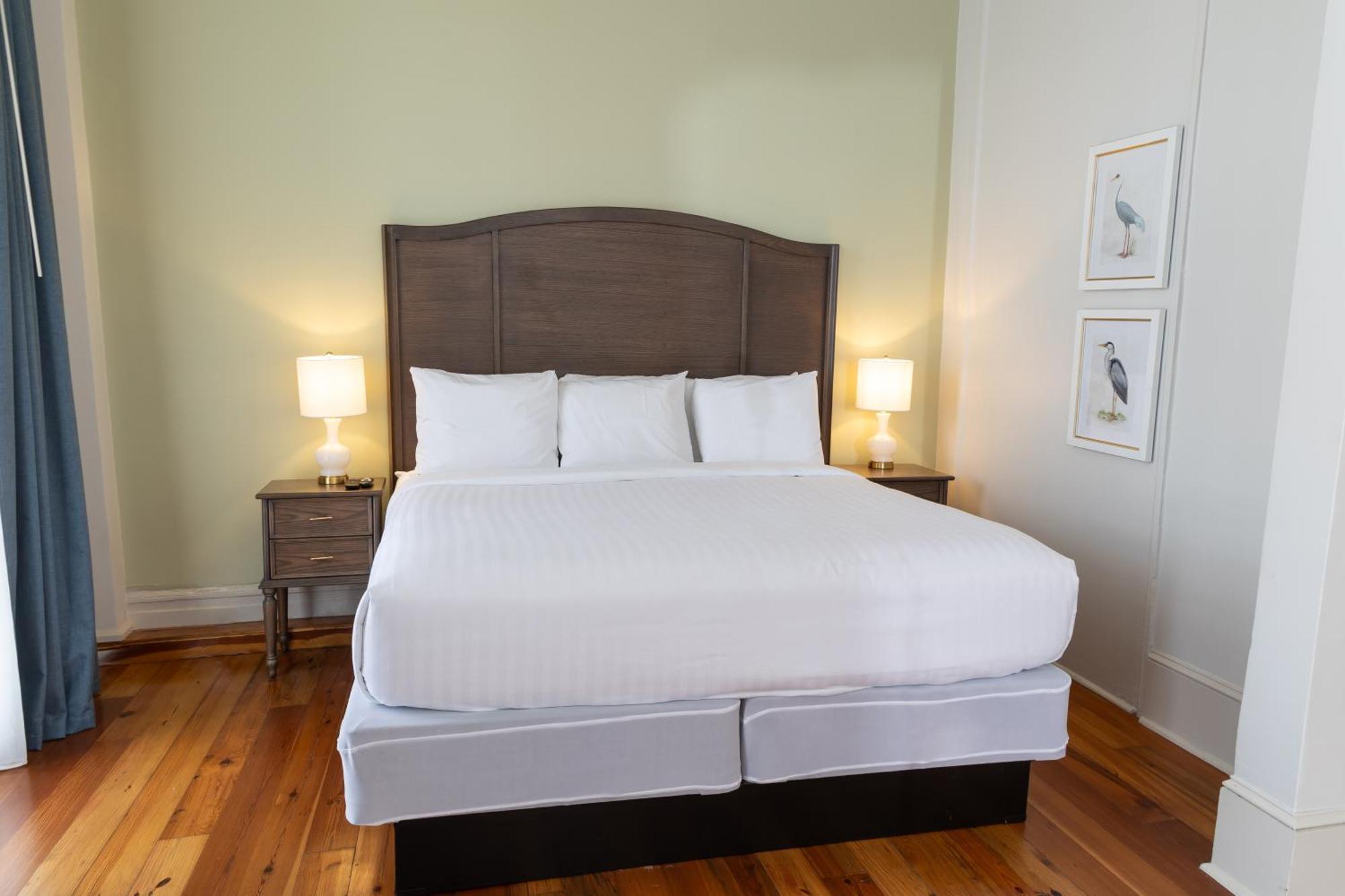 On St. Ann, A French Quarter 3* New Orleans