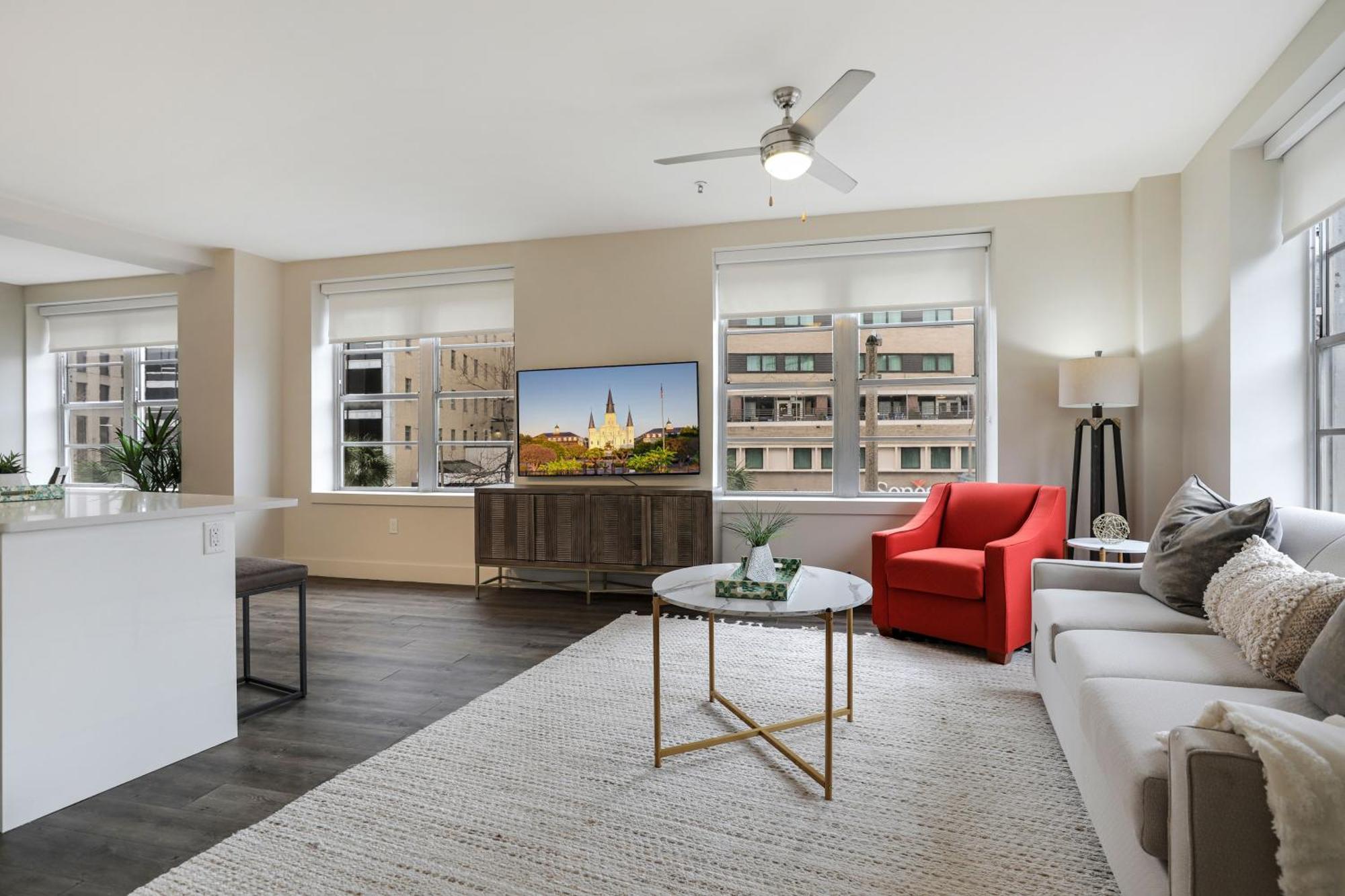 2br Spacious Downtown Apartment