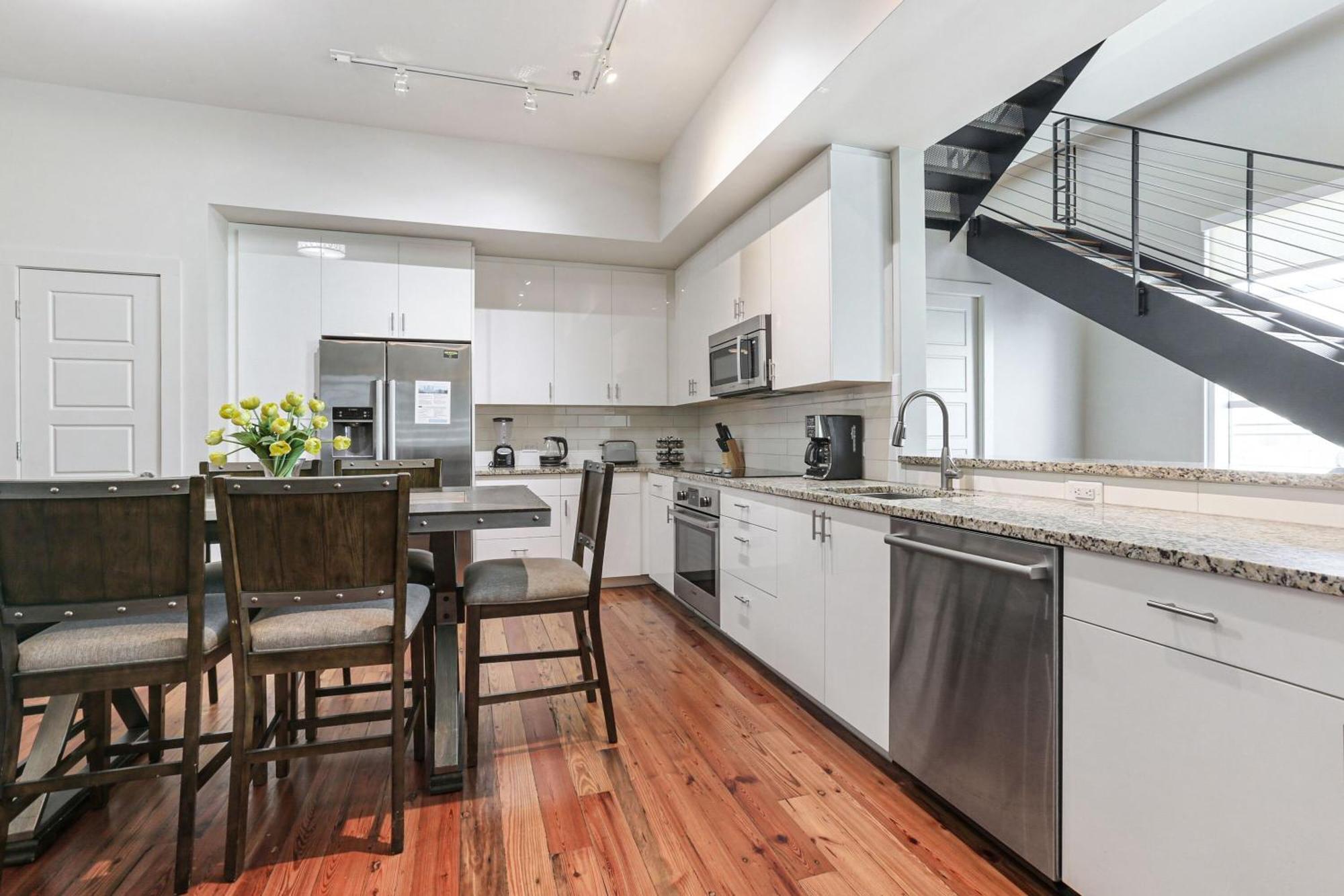 2br Spacious Downtown *