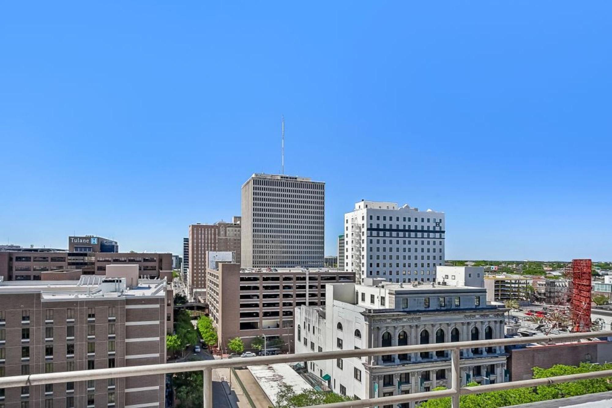 2br Spacious Downtown