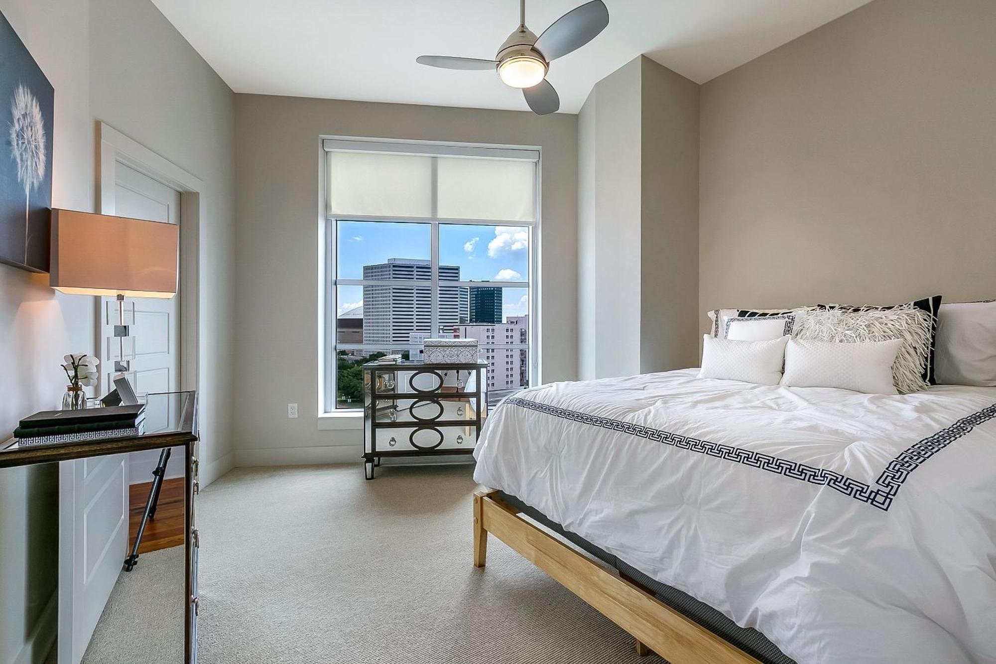 2br Spacious Downtown Apartment