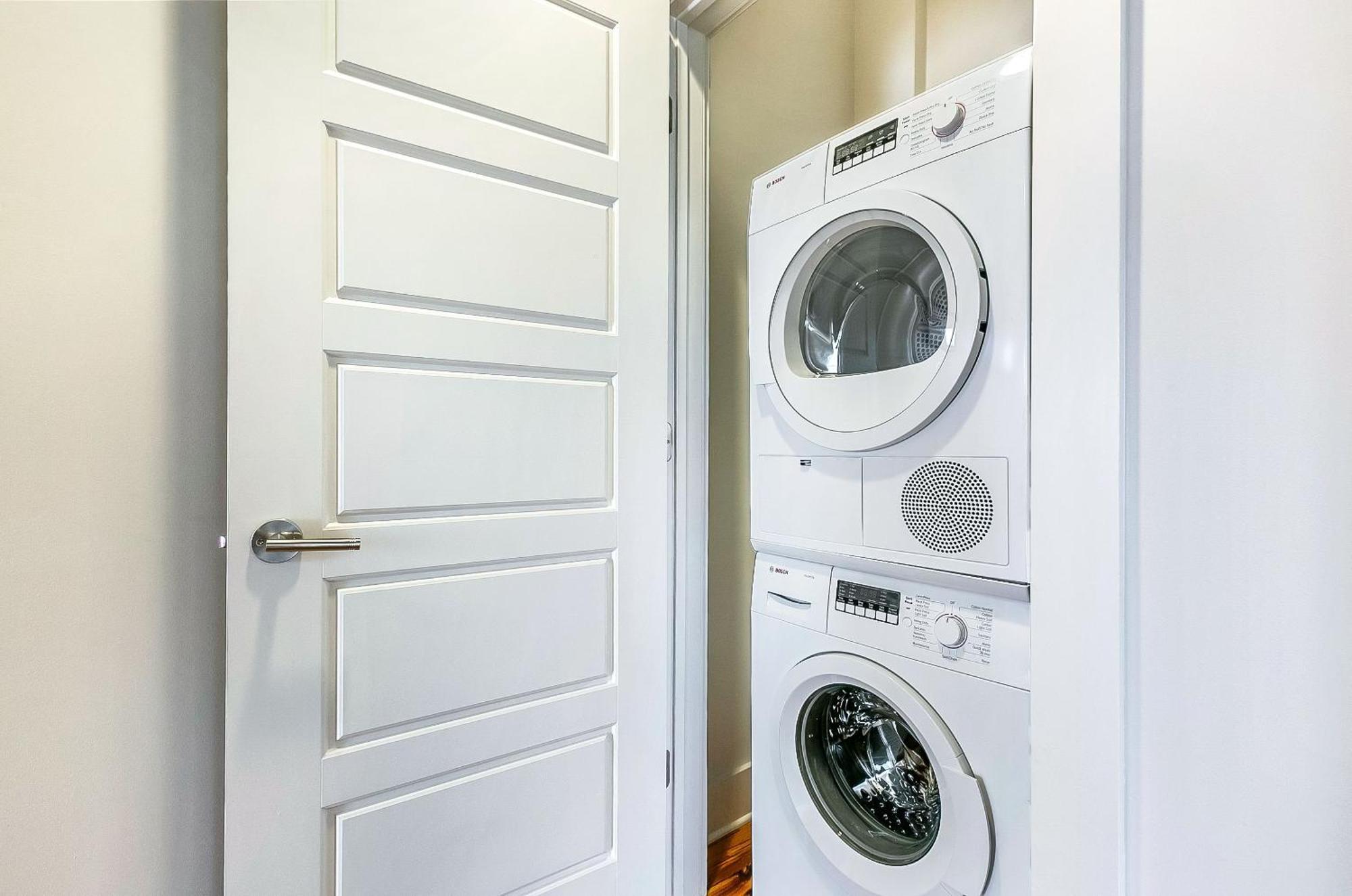 2br Spacious Downtown *