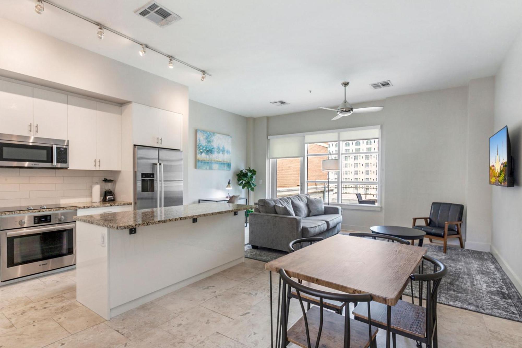 2br Spacious Downtown