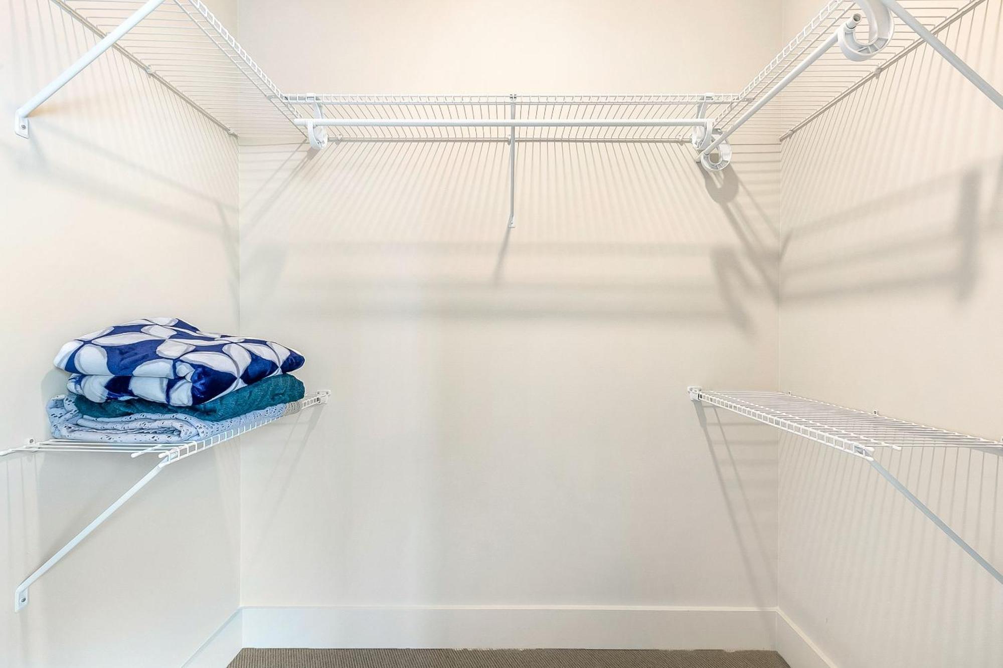 2br Spacious Downtown Apartment *