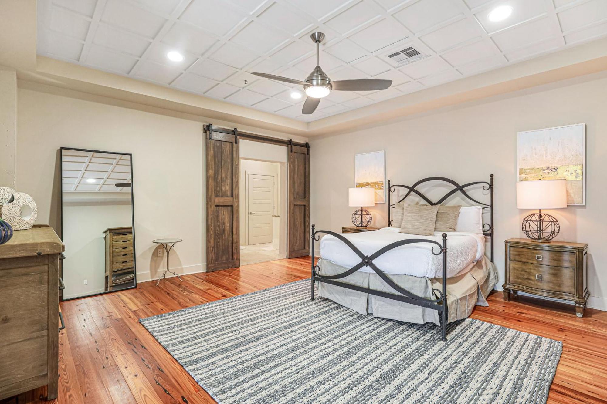 2br Spacious Downtown Apartment