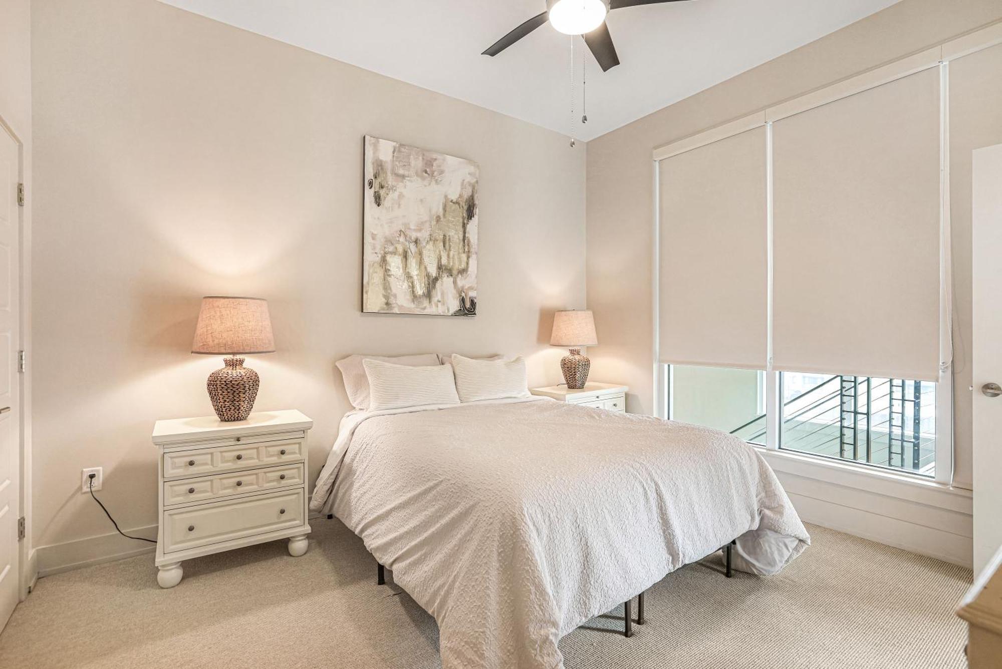 2br Spacious Downtown Apartment *