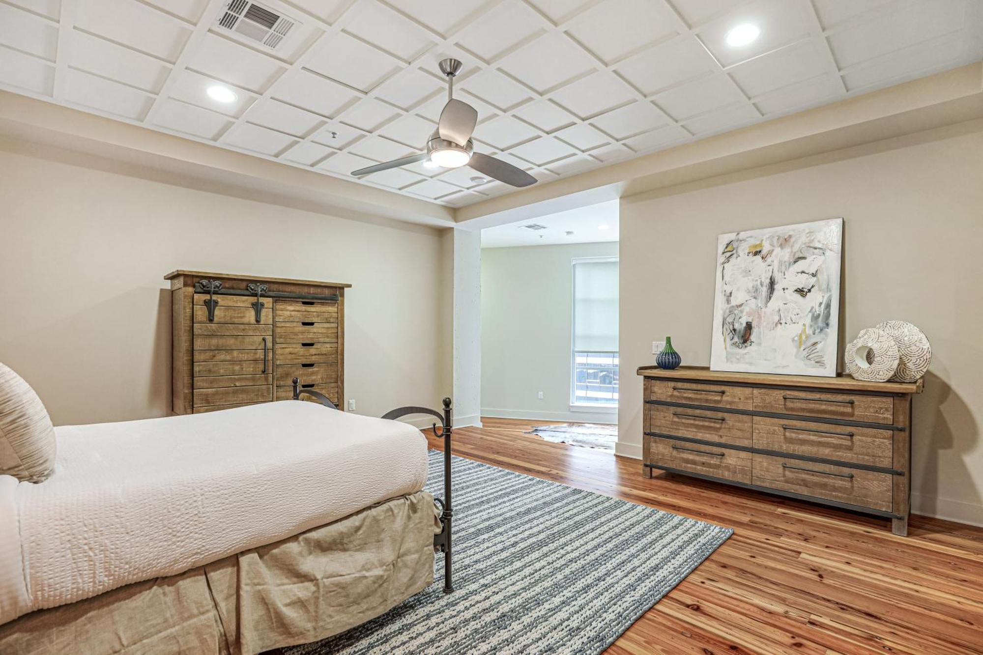 2br Spacious Downtown *