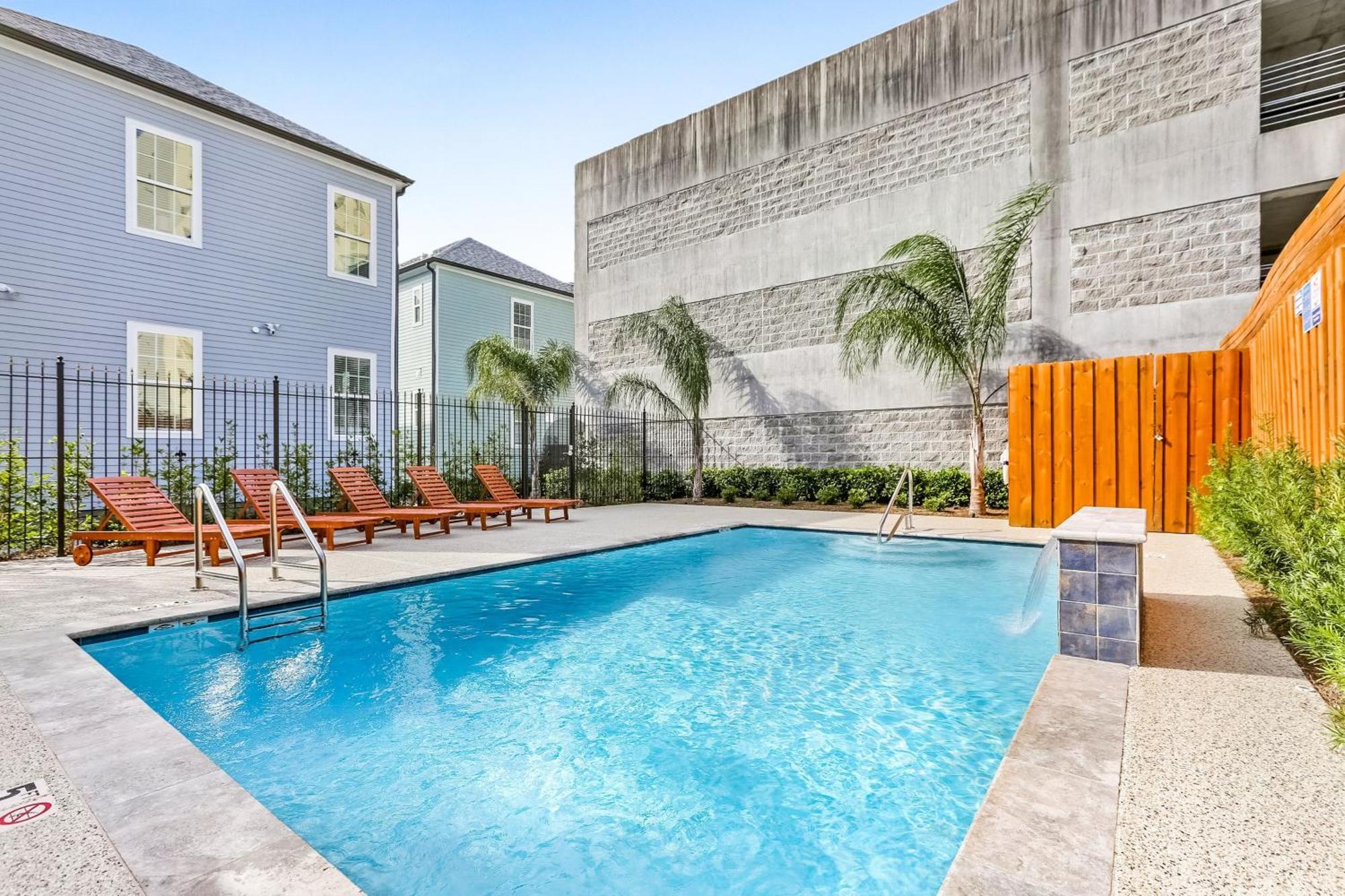 Spacious 3br Downtown In Apartment