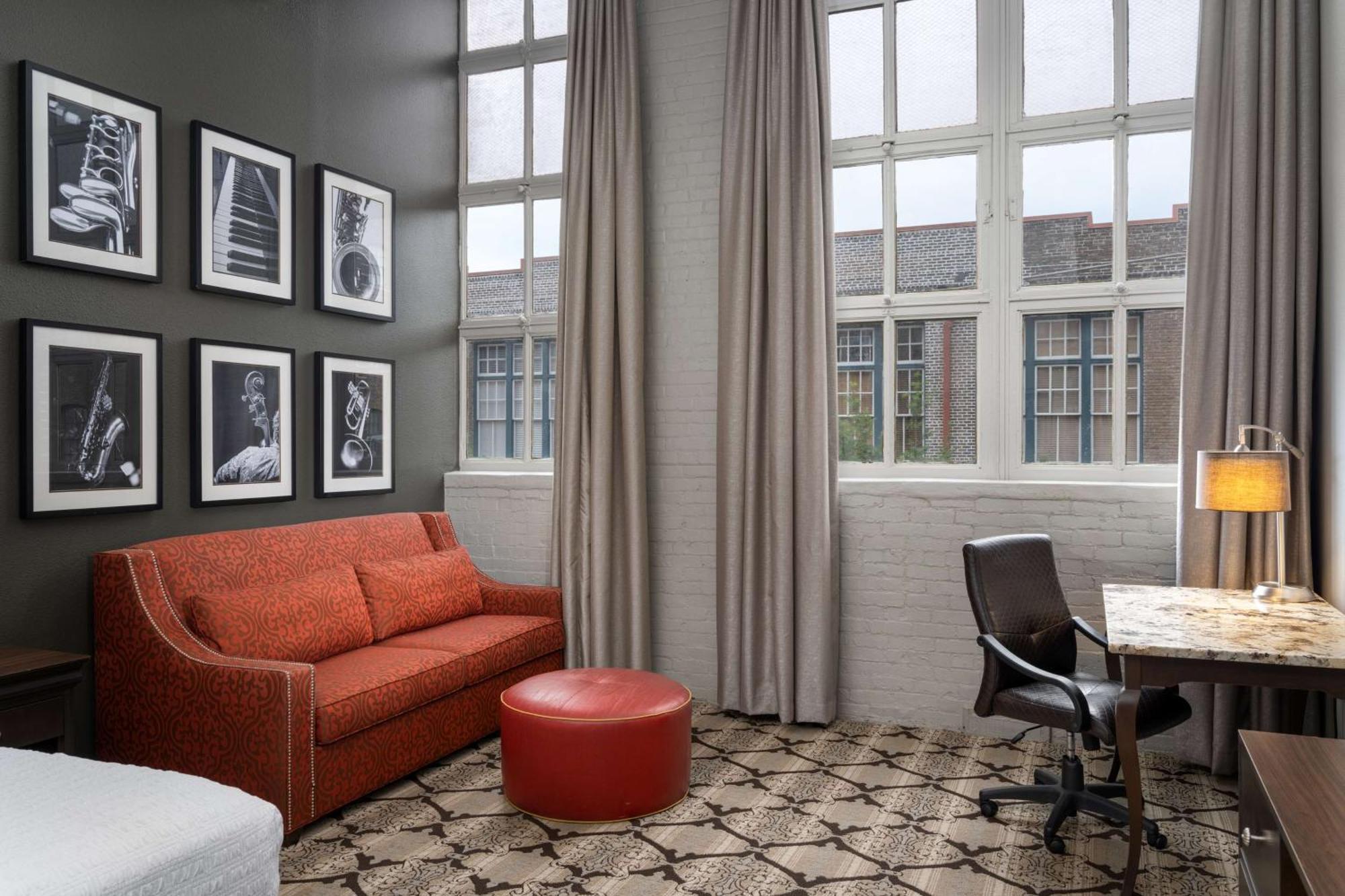 Hampton And Convention Center Hotel 3*