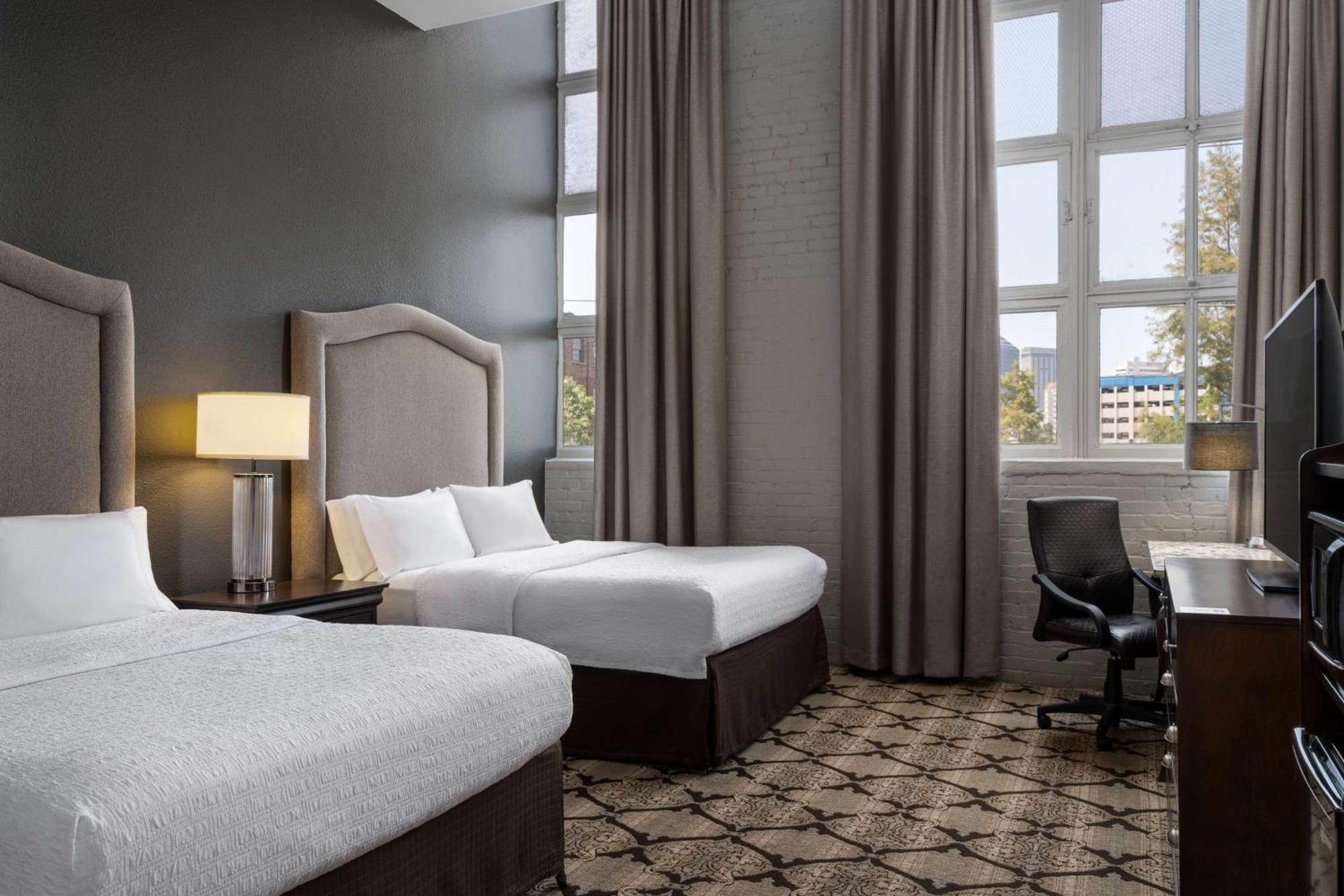 Hampton And Convention Center Hotel 3*