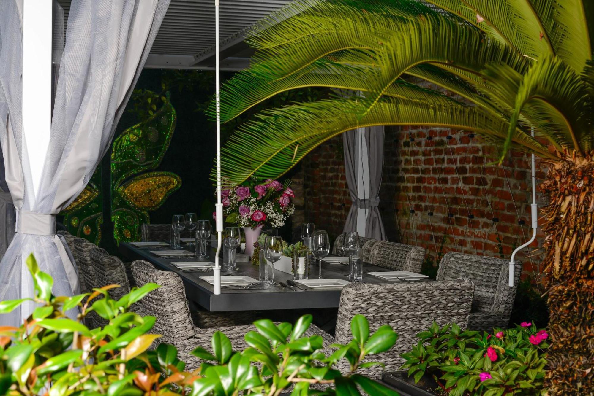5 Bedroom - Sleeps 10! Location Next To French Quarter! Bed & Breakfast 3*