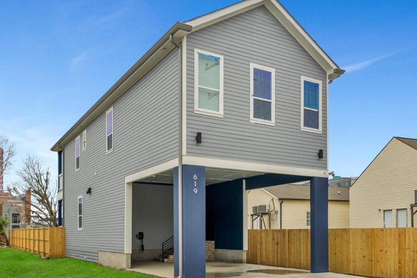 Luxe 3br Huge Backyard & Balcony, Walk To Dome