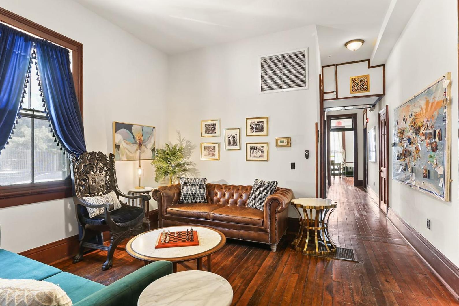 Bed In Mixed Gender Dom - 4 Beds * New Orleans