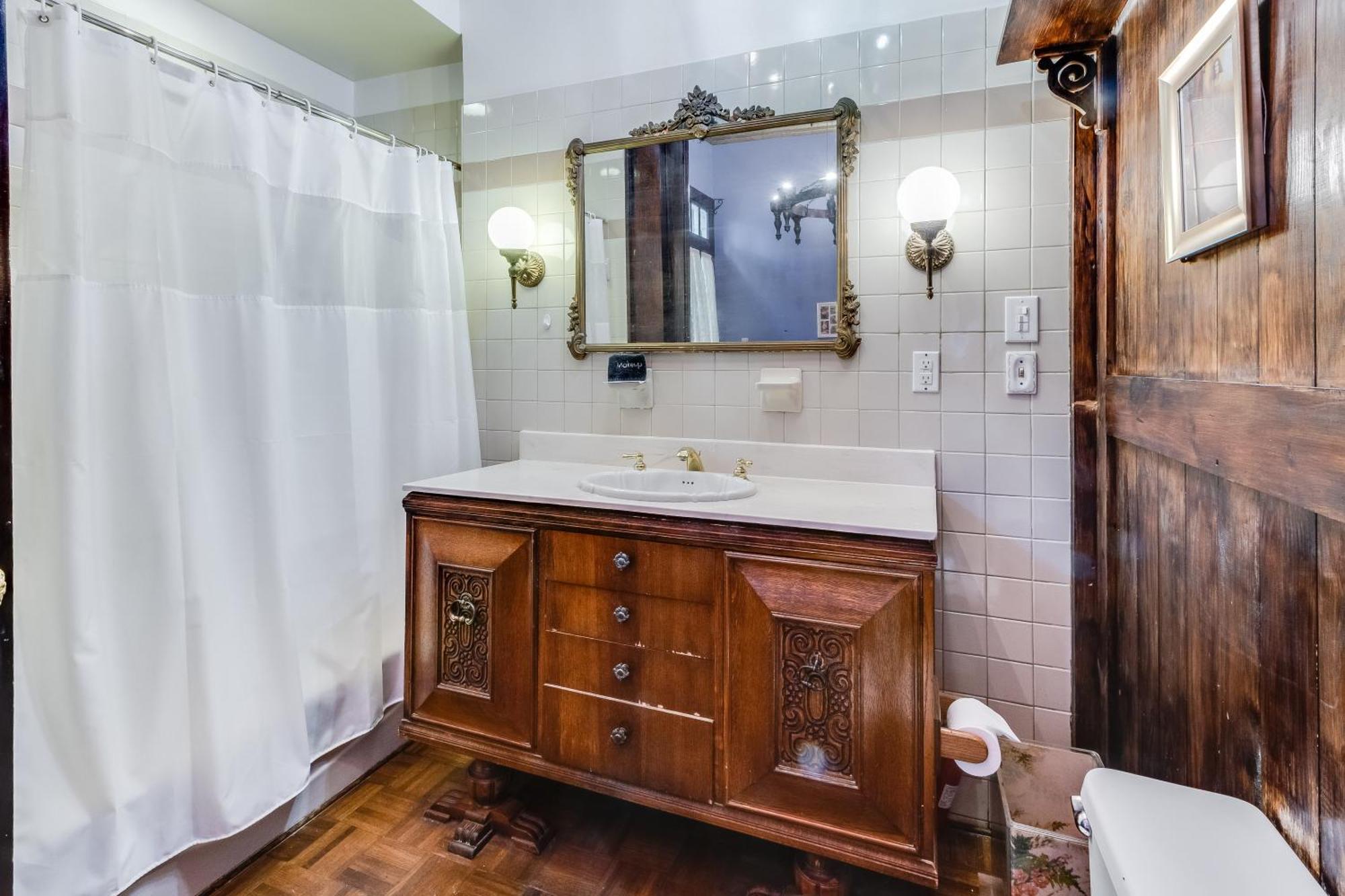 Royal Barracks Guest house New Orleans