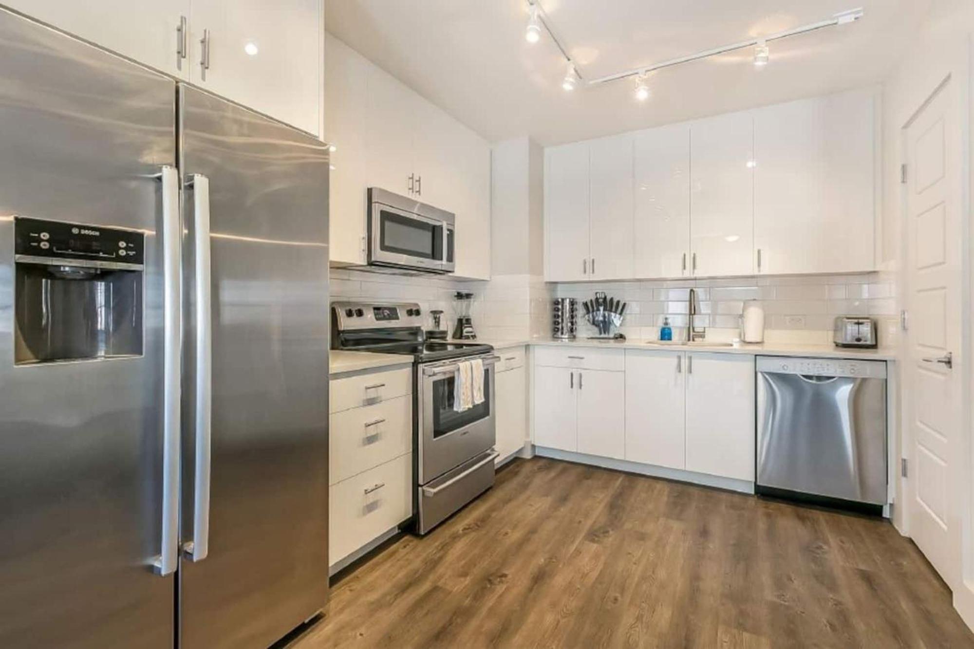 Modern & Fully Furnished In The Heart Of The New Orleans