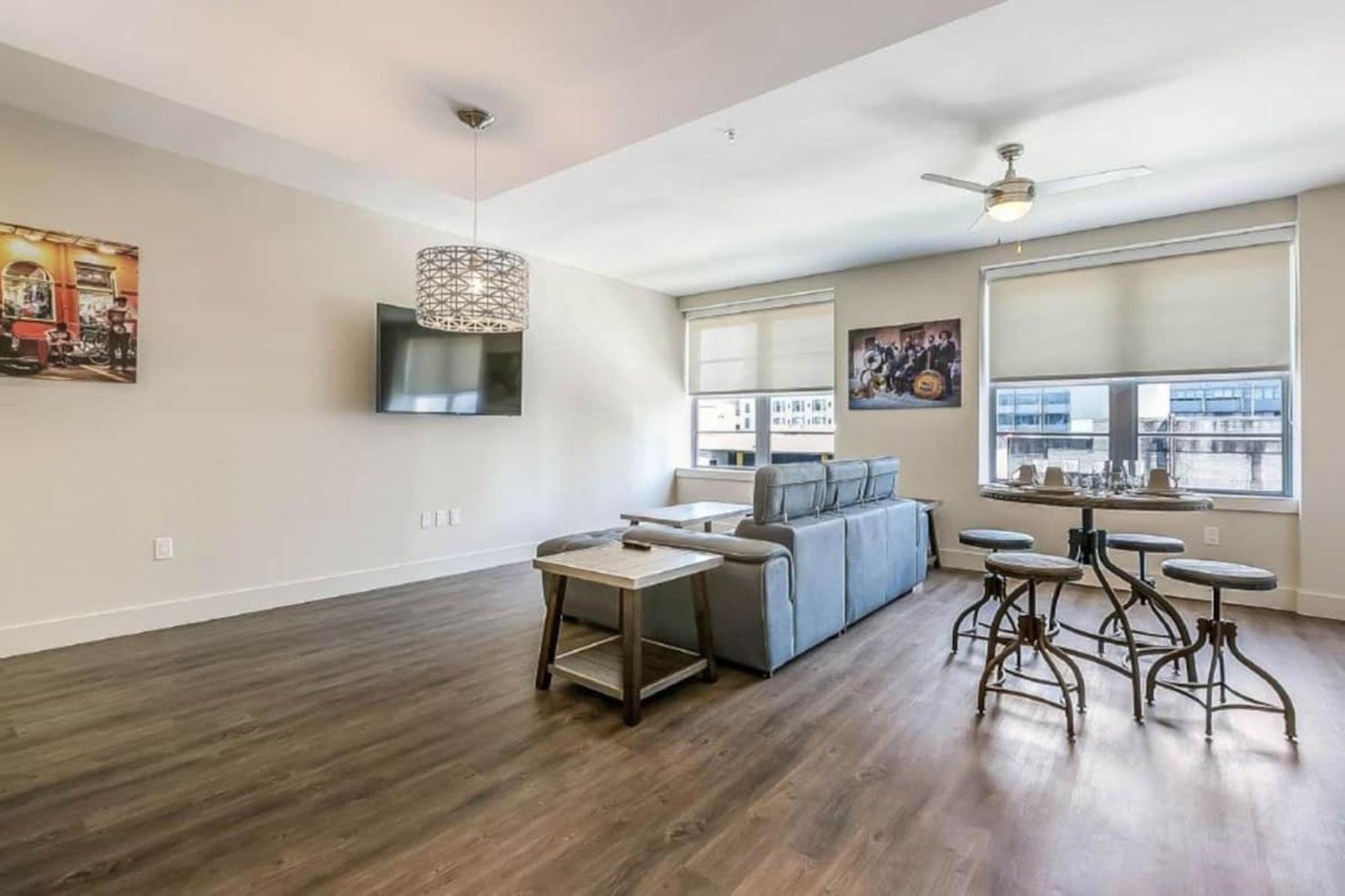 Modern & Fully Furnished In The Heart Of The * New Orleans
