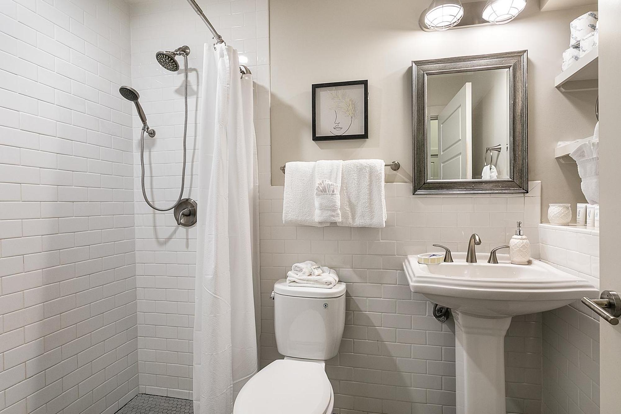 Apartment Stylish Walking Distance To Local Attractions Of New Orleans
