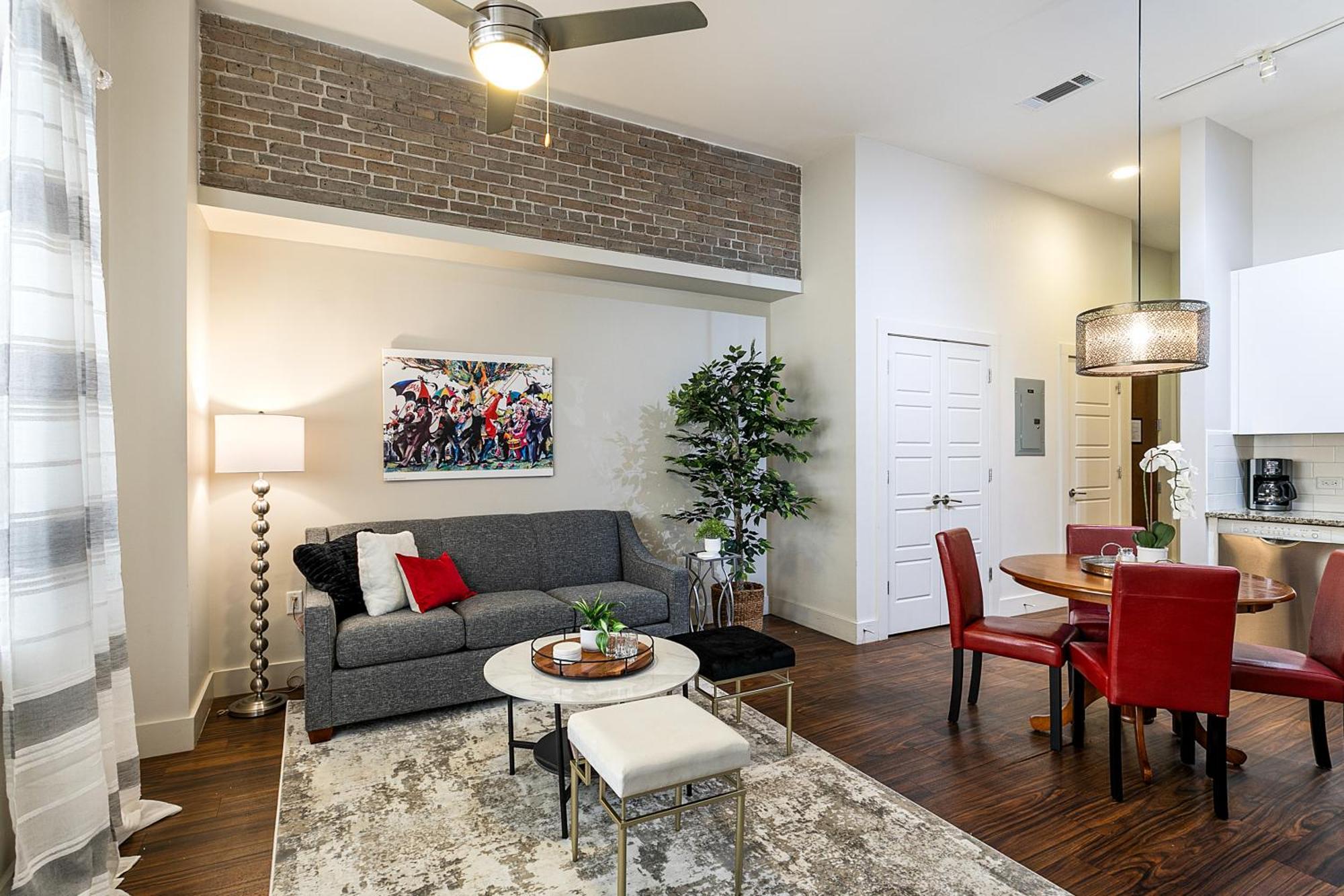 Apartment Stylish Walking Distance To Local Attractions Of