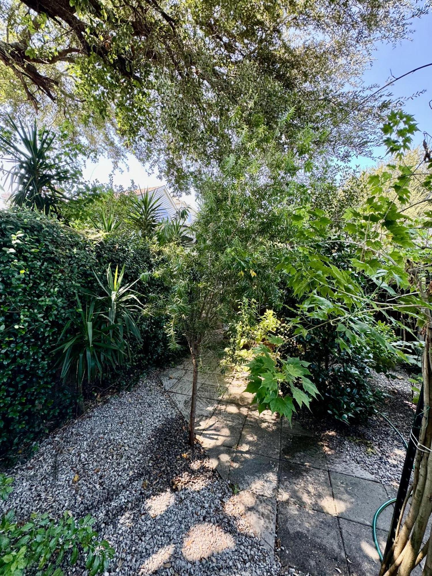 One Bedroom With Hot Tub 2 Blocks To Magazine Street Apartment New Orleans