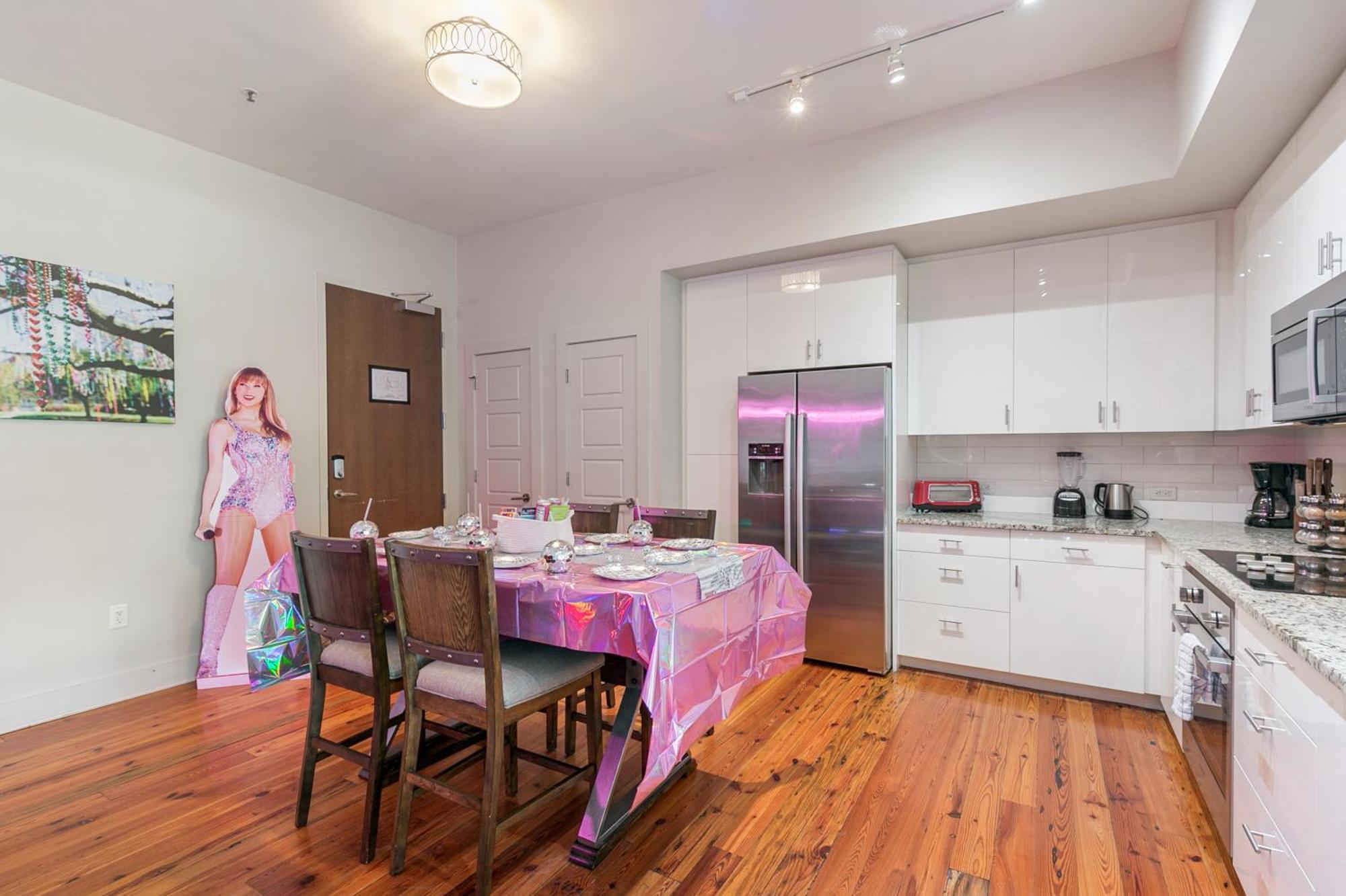 2br Spacious Downtown Apartment *