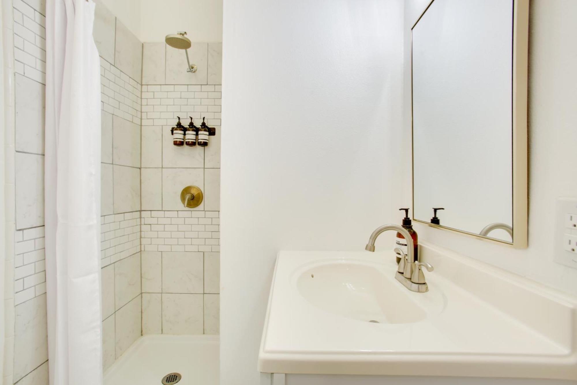 Escape 2 Mi To Dtwn! Holiday home