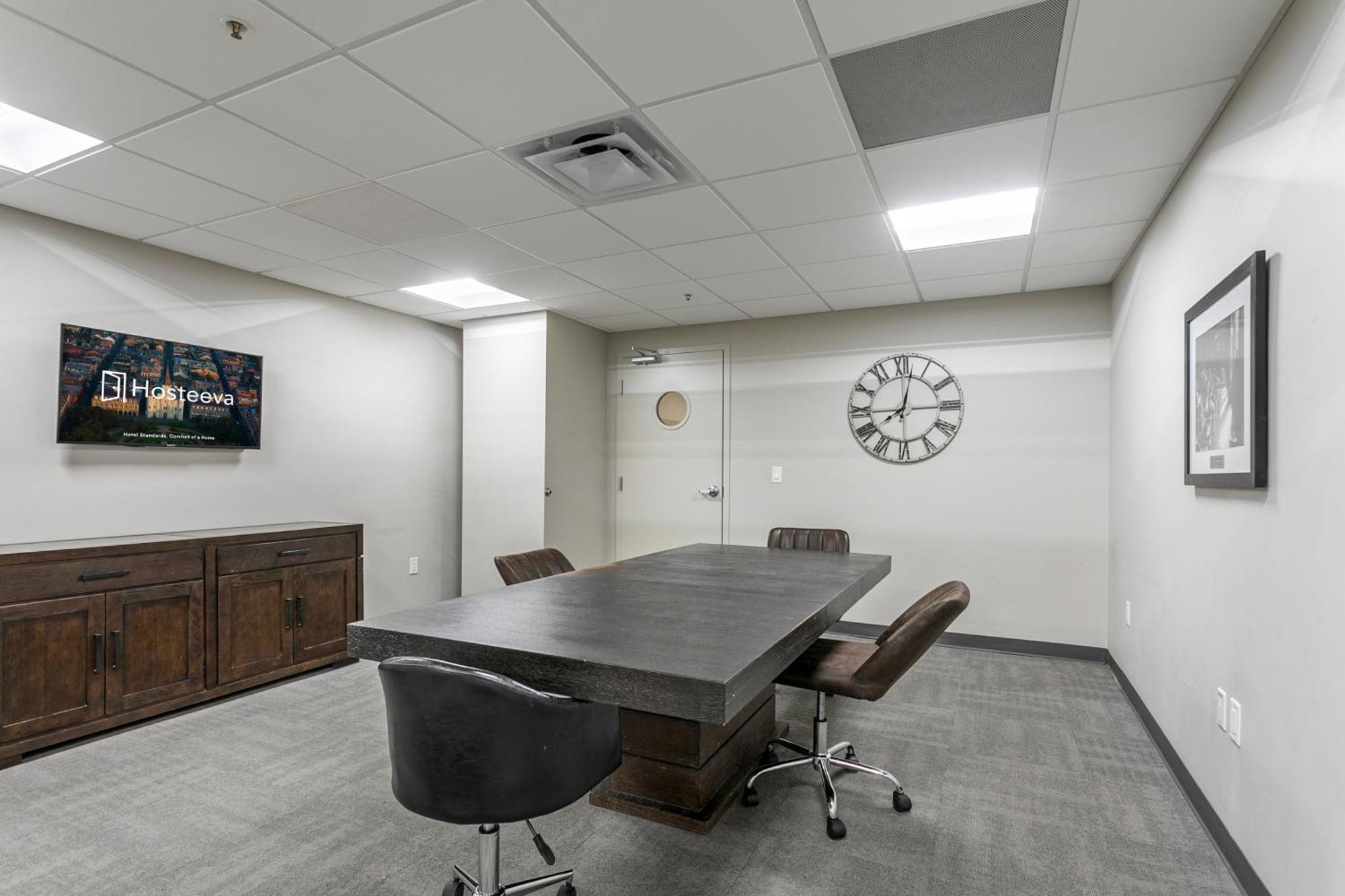 Apartment Stylish Walking Distance To Local Attractions Of