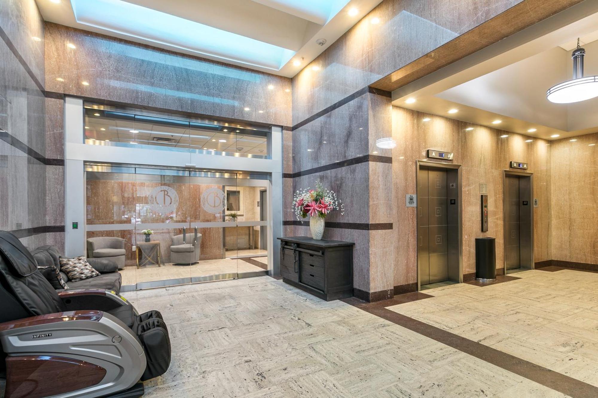 California Building Oasis: 1br In Vibrant