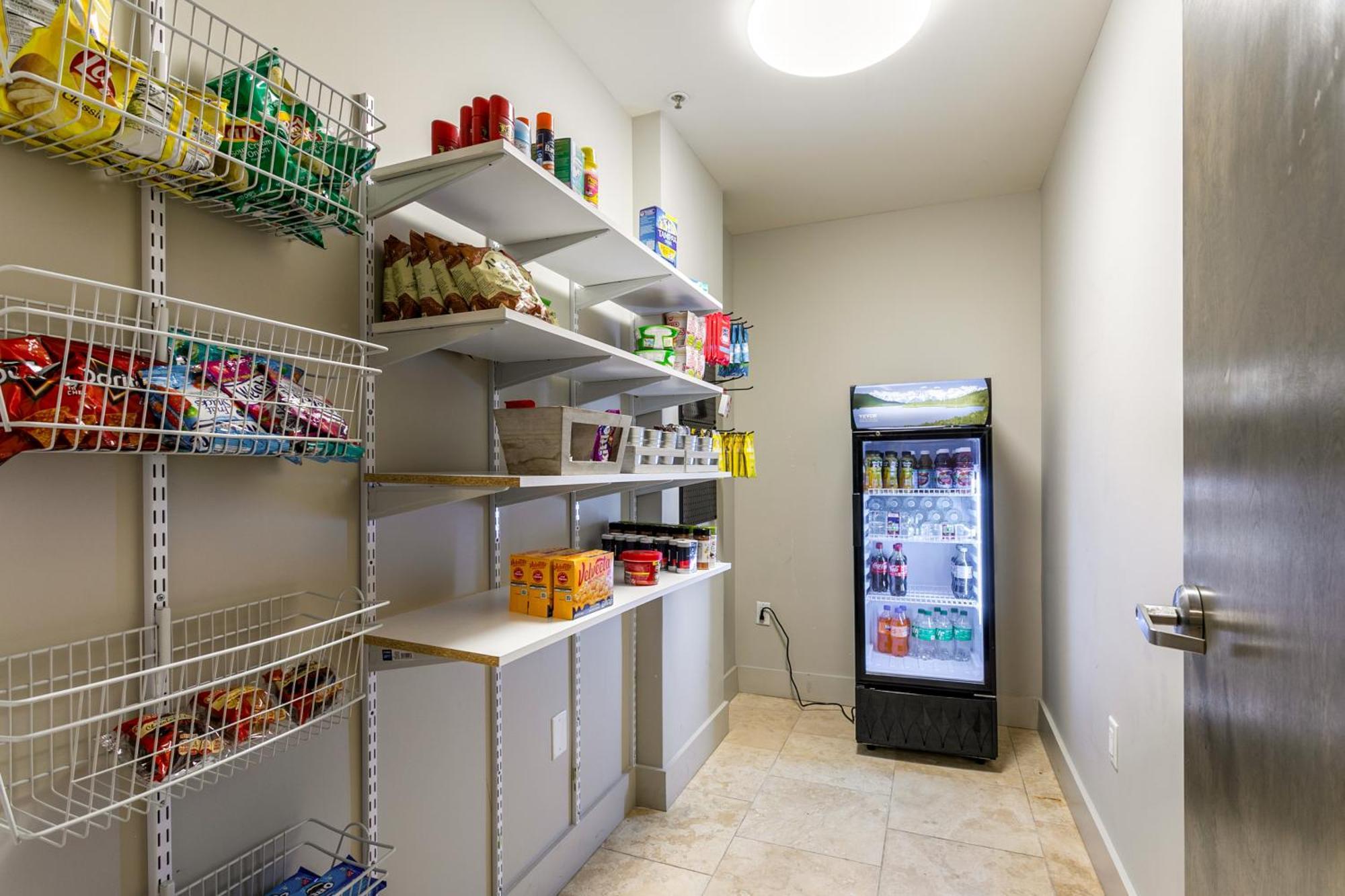 California Building Oasis: 1br In Vibrant *
