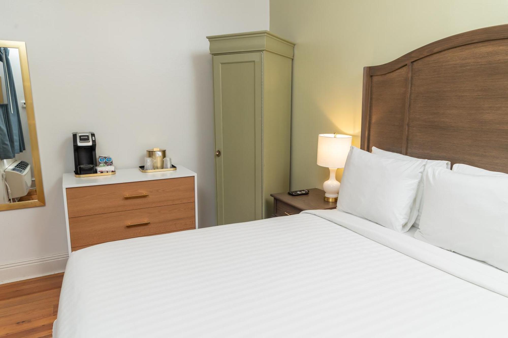 Hotel Lamothe House A French Quarter New Orleans