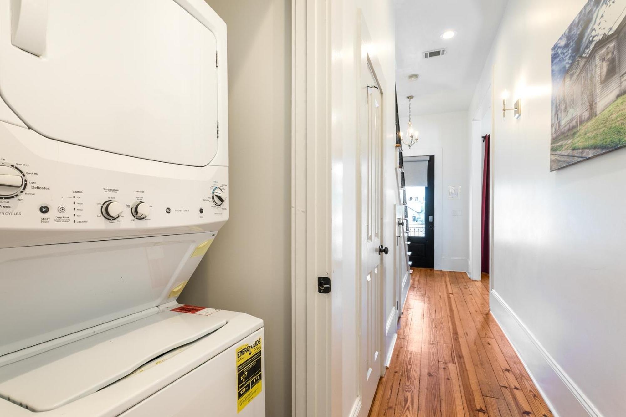 3br On Carondelet By Hosteeva