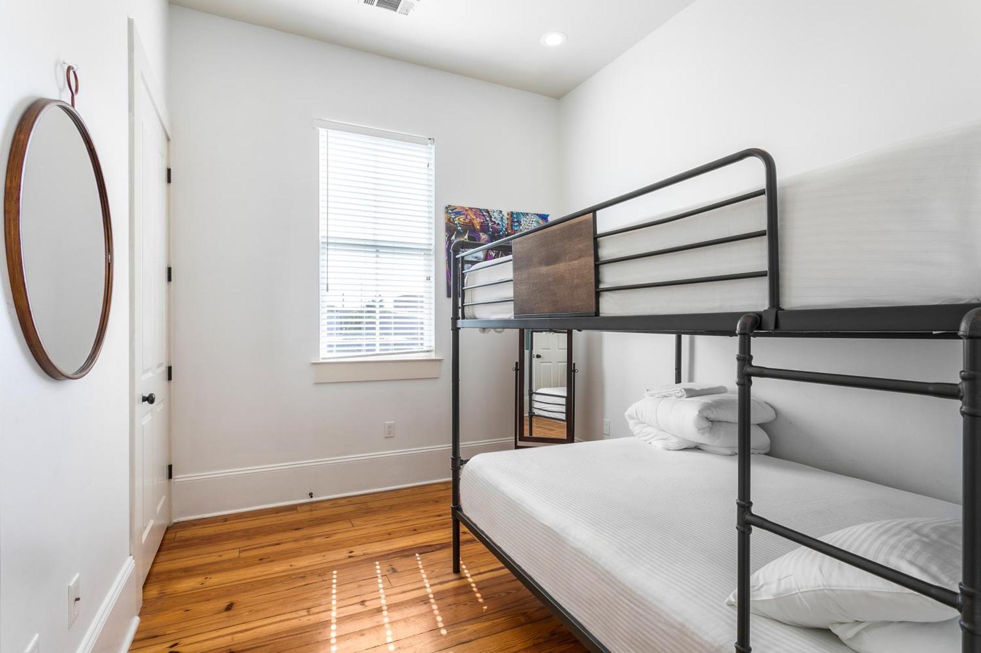 Apartment 3br On Carondelet By Hosteeva