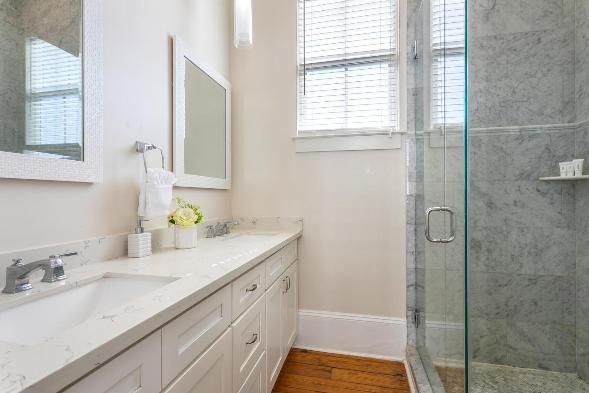 3br On Carondelet By Hosteeva Apartment New Orleans