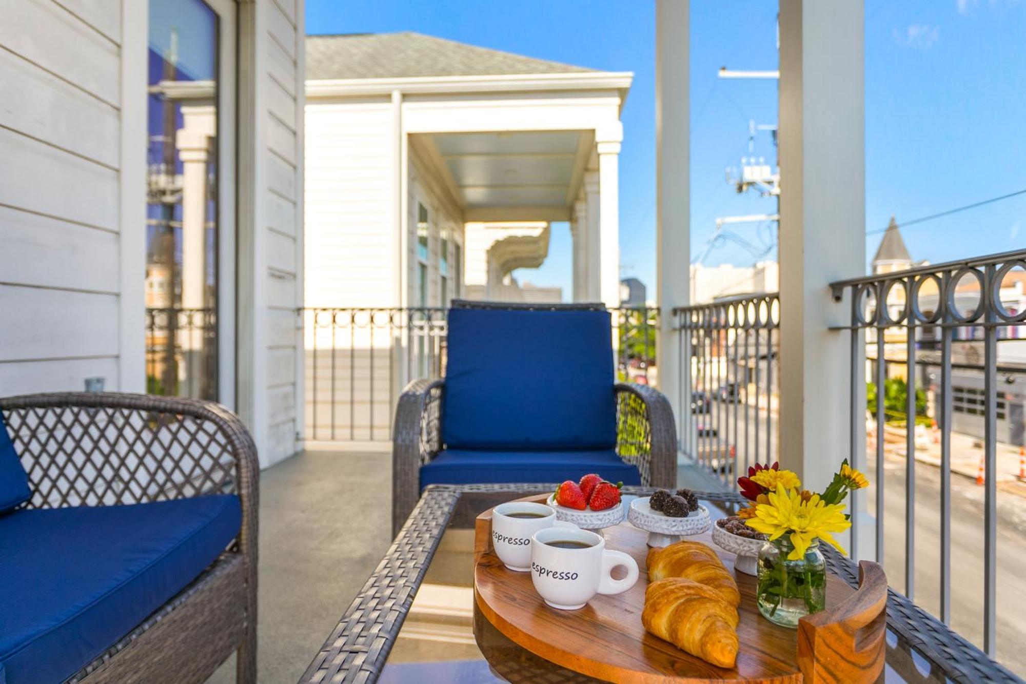 Apartment 3br On Carondelet By Hosteeva *