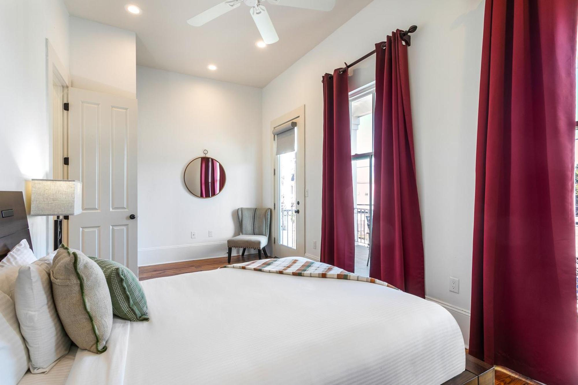 3br On Carondelet By Hosteeva New Orleans
