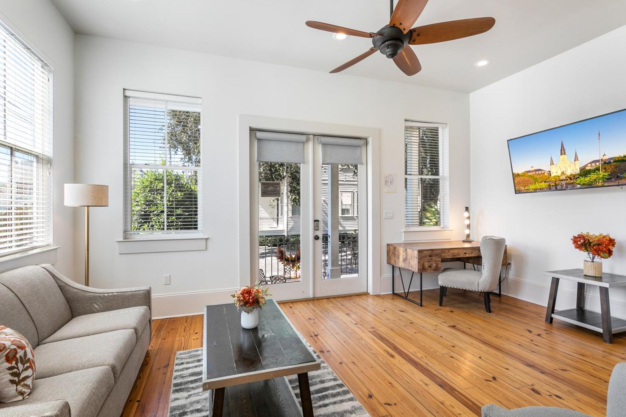 Apartment Stunning 3br On Carondelet By Hosteeva *