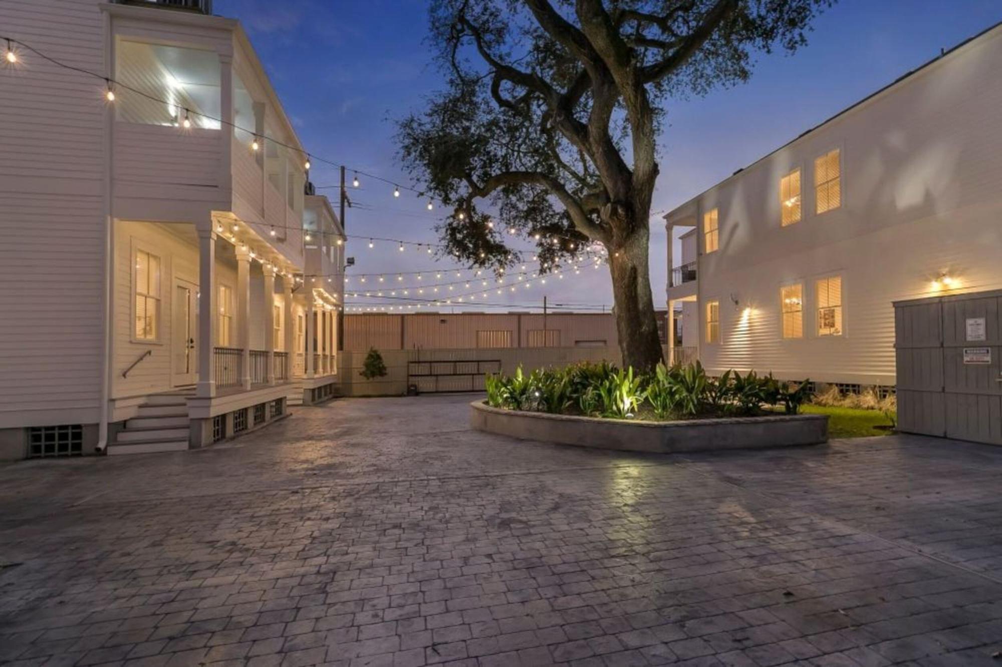 Stunning 3br On Carondelet By Hosteeva * New Orleans
