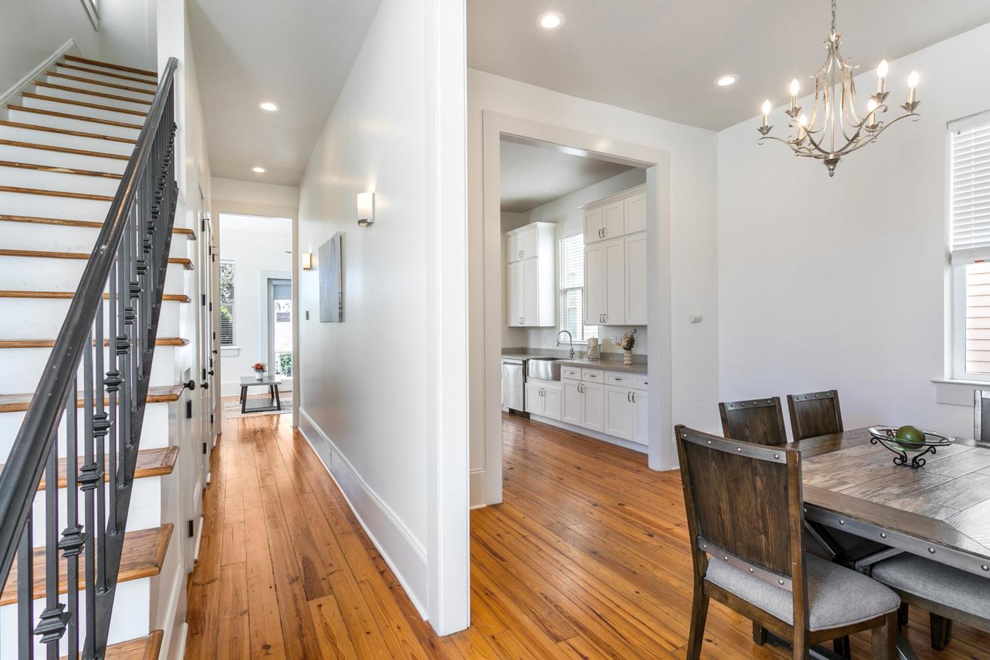 Stunning 3br On Carondelet By Hosteeva