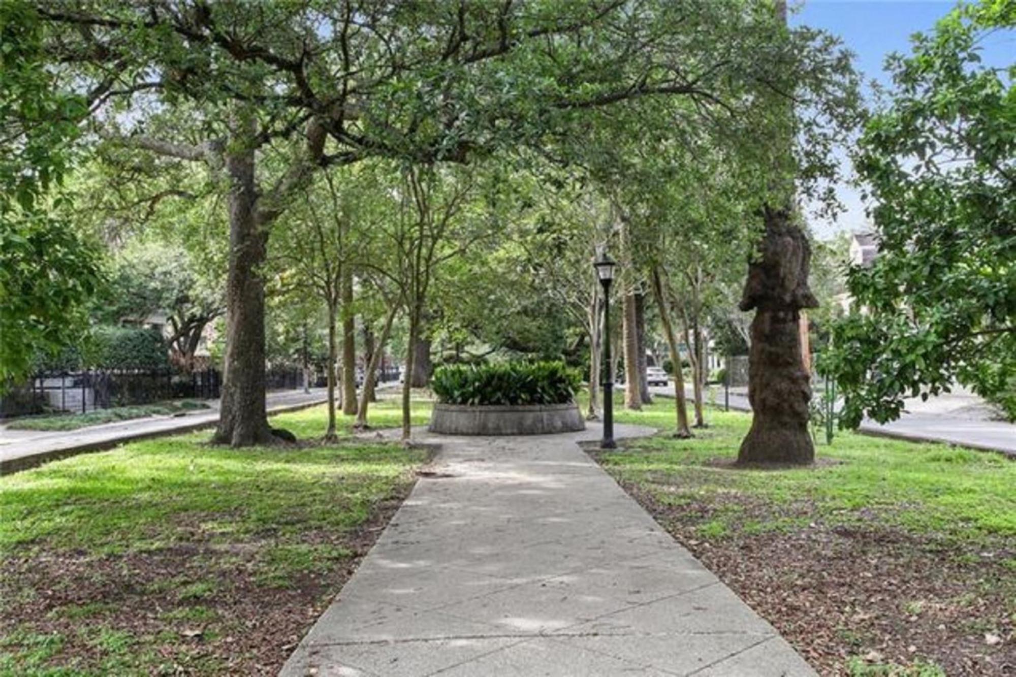 Stunning 3br On Carondelet By Hosteeva Apartment *